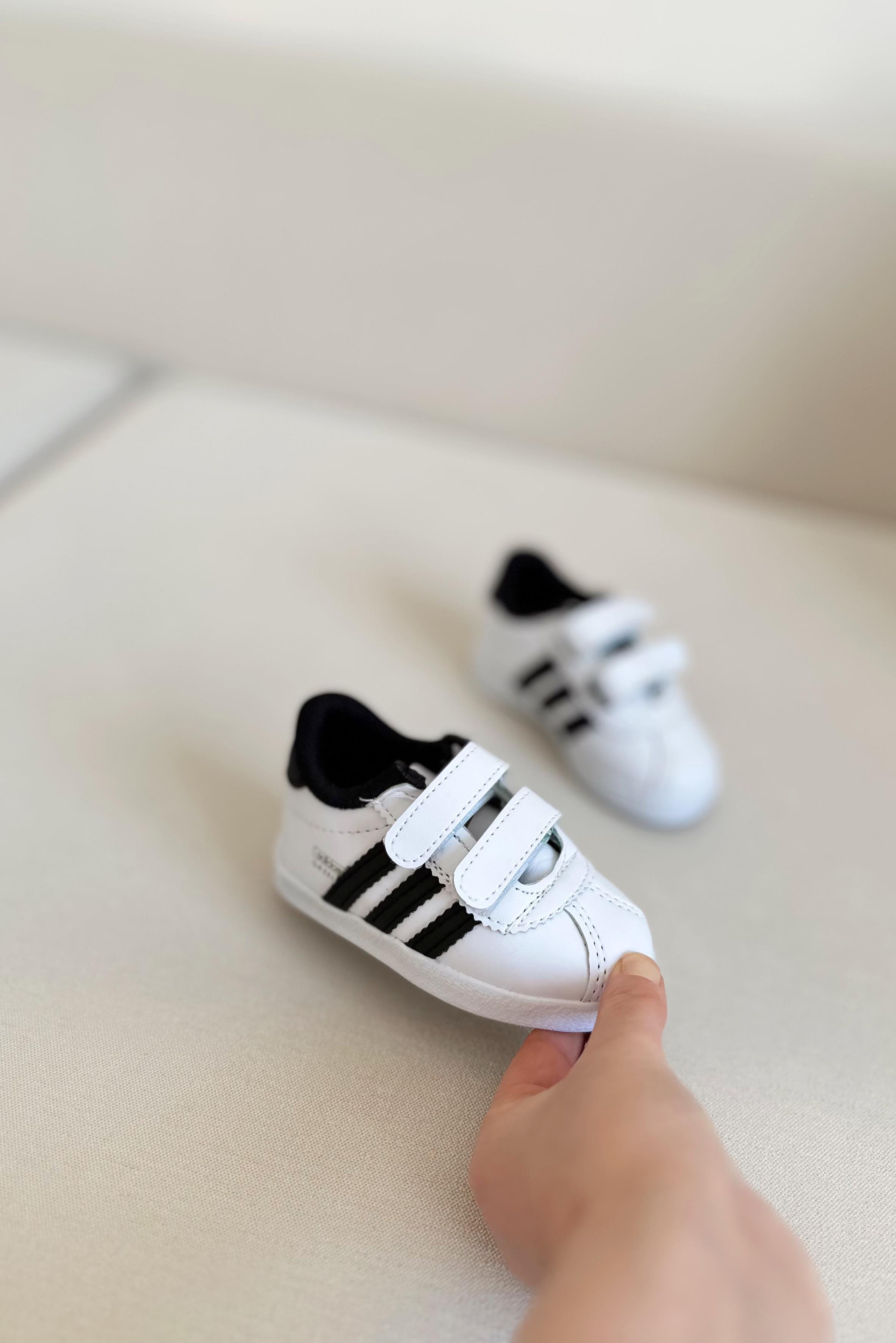 Yazı Baskılı Yapışkanlı Çocuk Spor Ayakkabı Beyaz Siyah