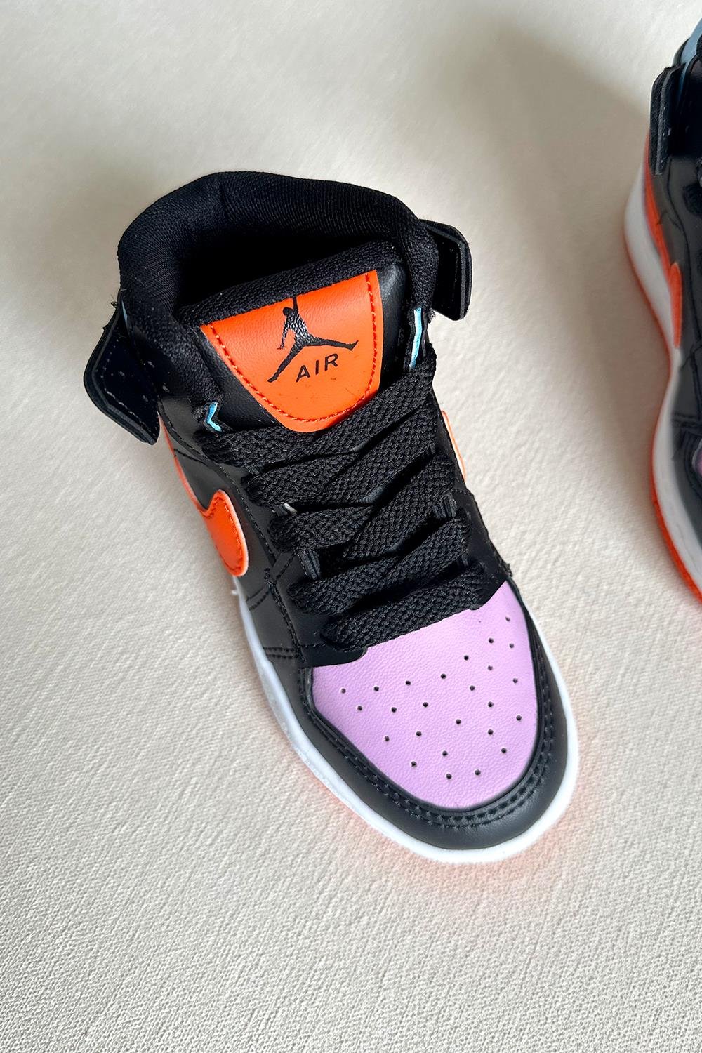 Yazı ve Amblem Baskılı Çocuk Ayakkabı Siyah Turuncu