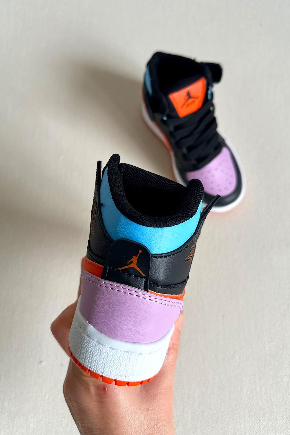 Yazı ve Amblem Baskılı Çocuk Ayakkabı Siyah Turuncu