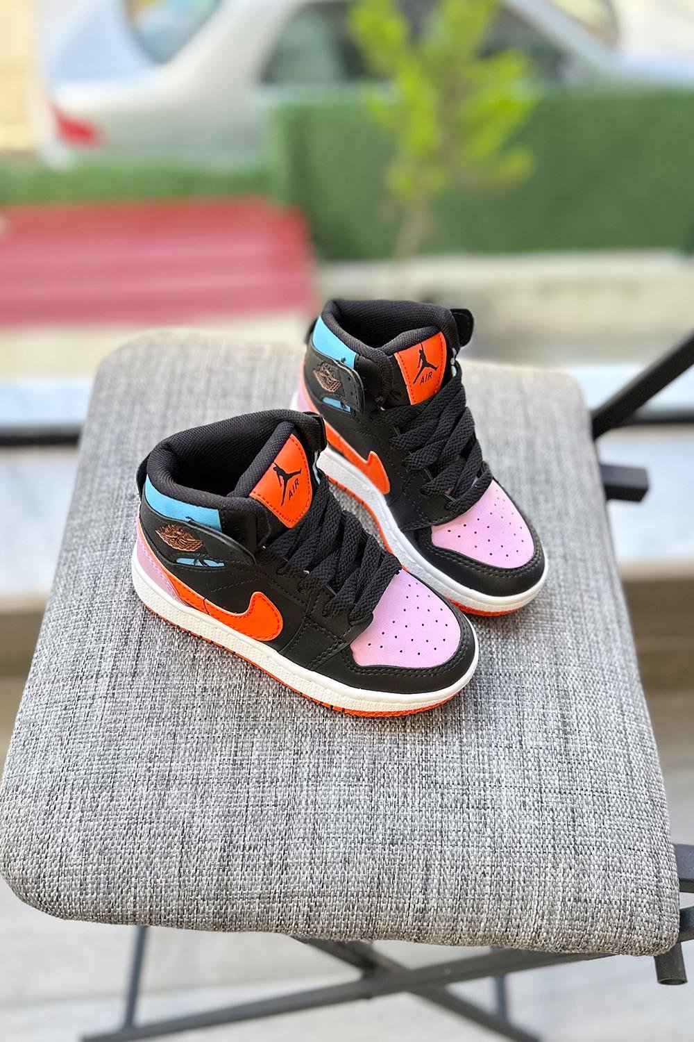 Yazı ve Amblem Baskılı Çocuk Ayakkabı Siyah Turuncu