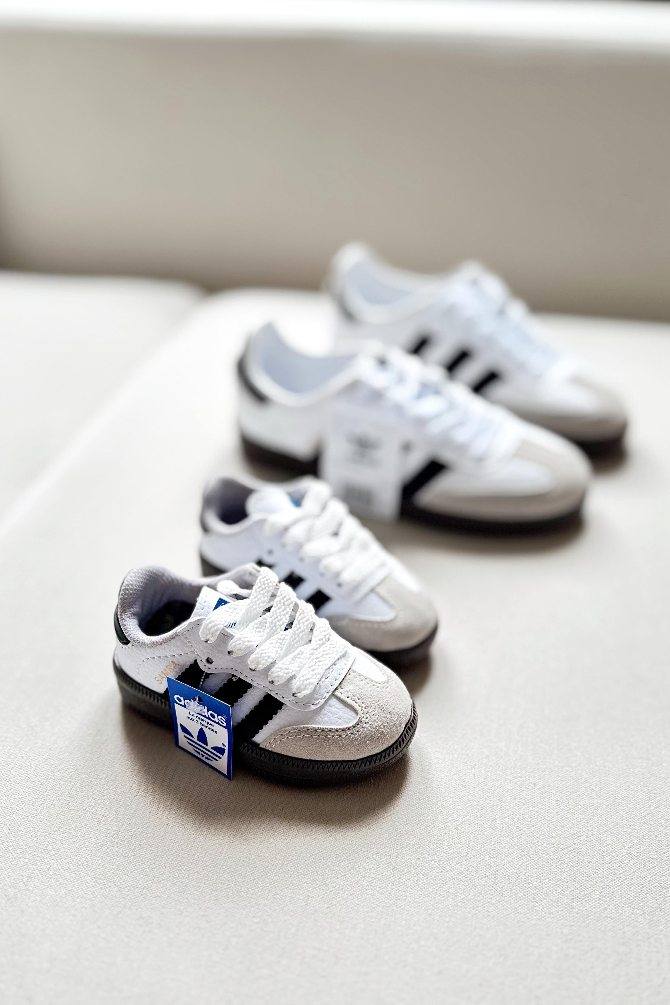 YETİŞKİN Yanı Çizgili Yazı Baskılı Çocuk Spor Ayakkabı Beyaz Siyah