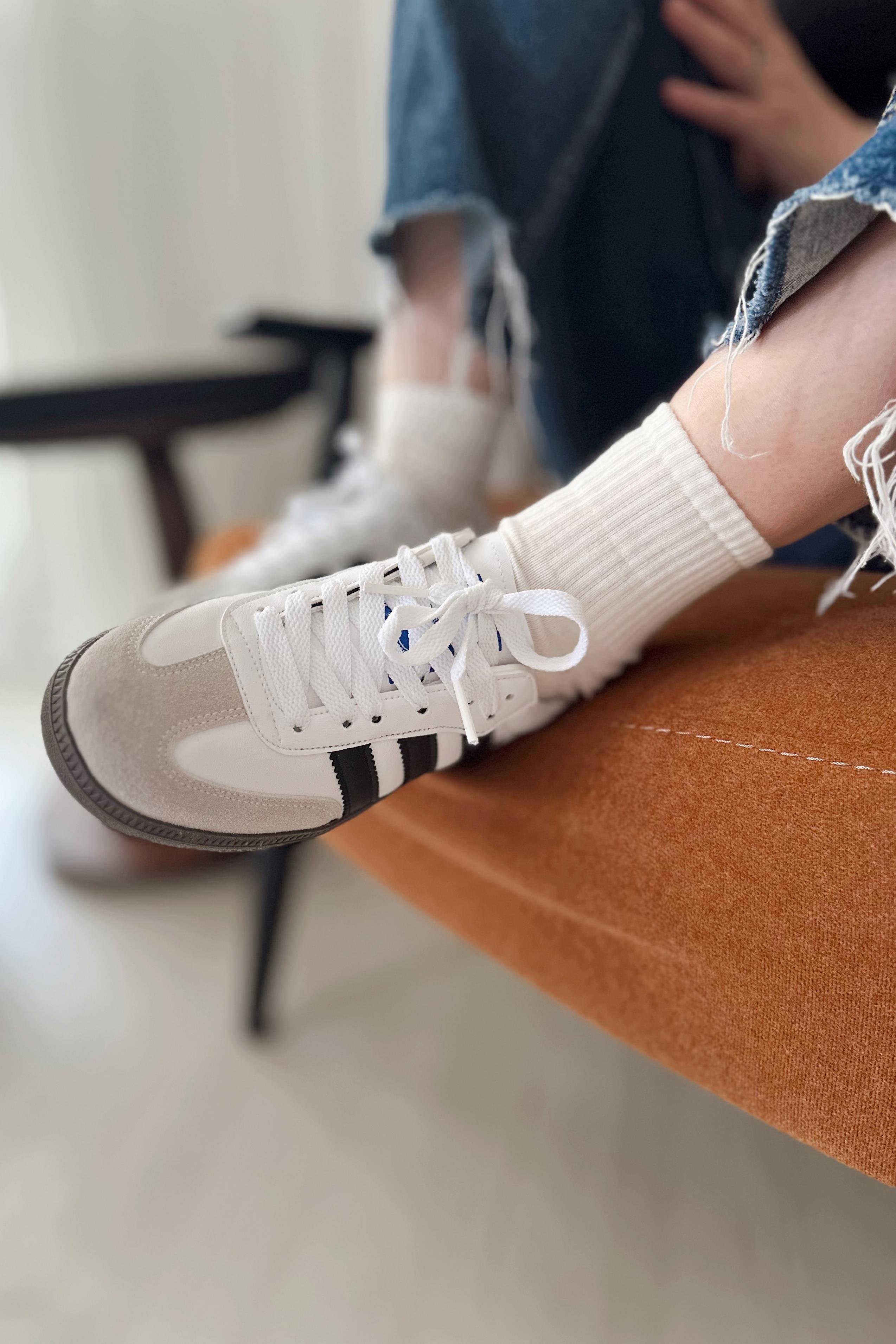 YETİŞKİN Yanı Çizgili Yazı Baskılı Çocuk Spor Ayakkabı Beyaz Siyah