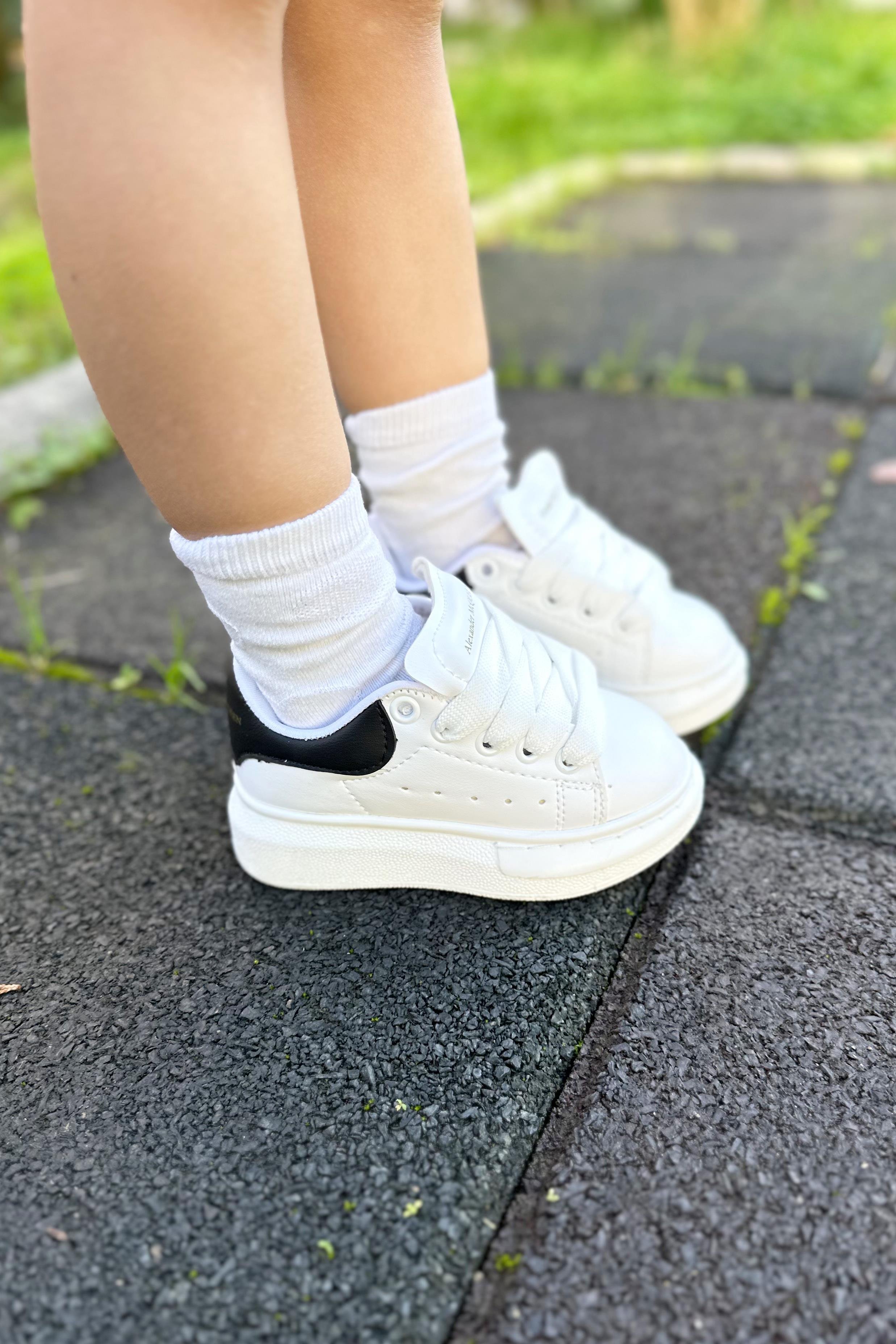 Yüksek Taban Yazı Baskılı Çocuk Spor Ayakkabı Beyaz Siyah