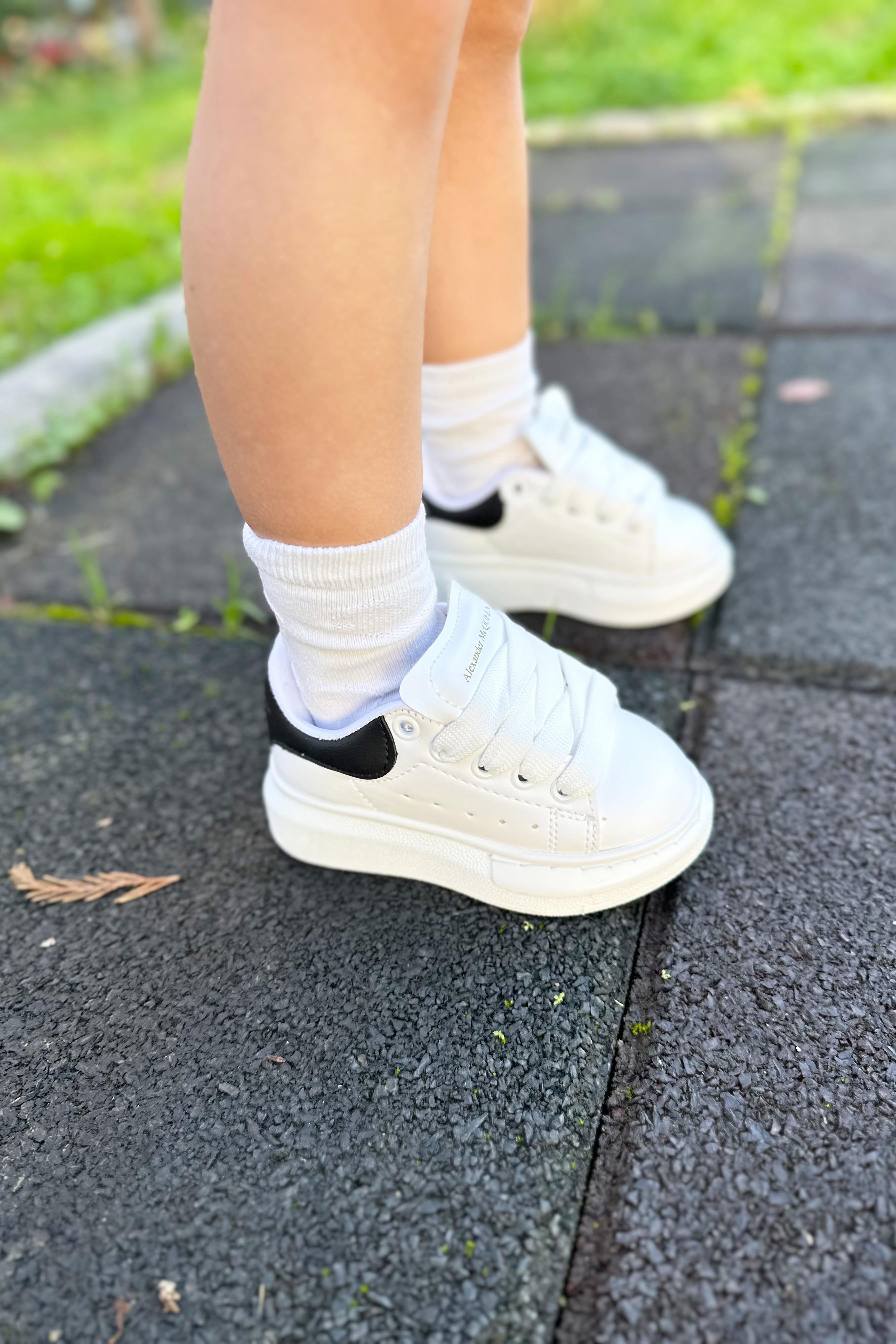 Yüksek Taban Yazı Baskılı Çocuk Spor Ayakkabı Beyaz Siyah