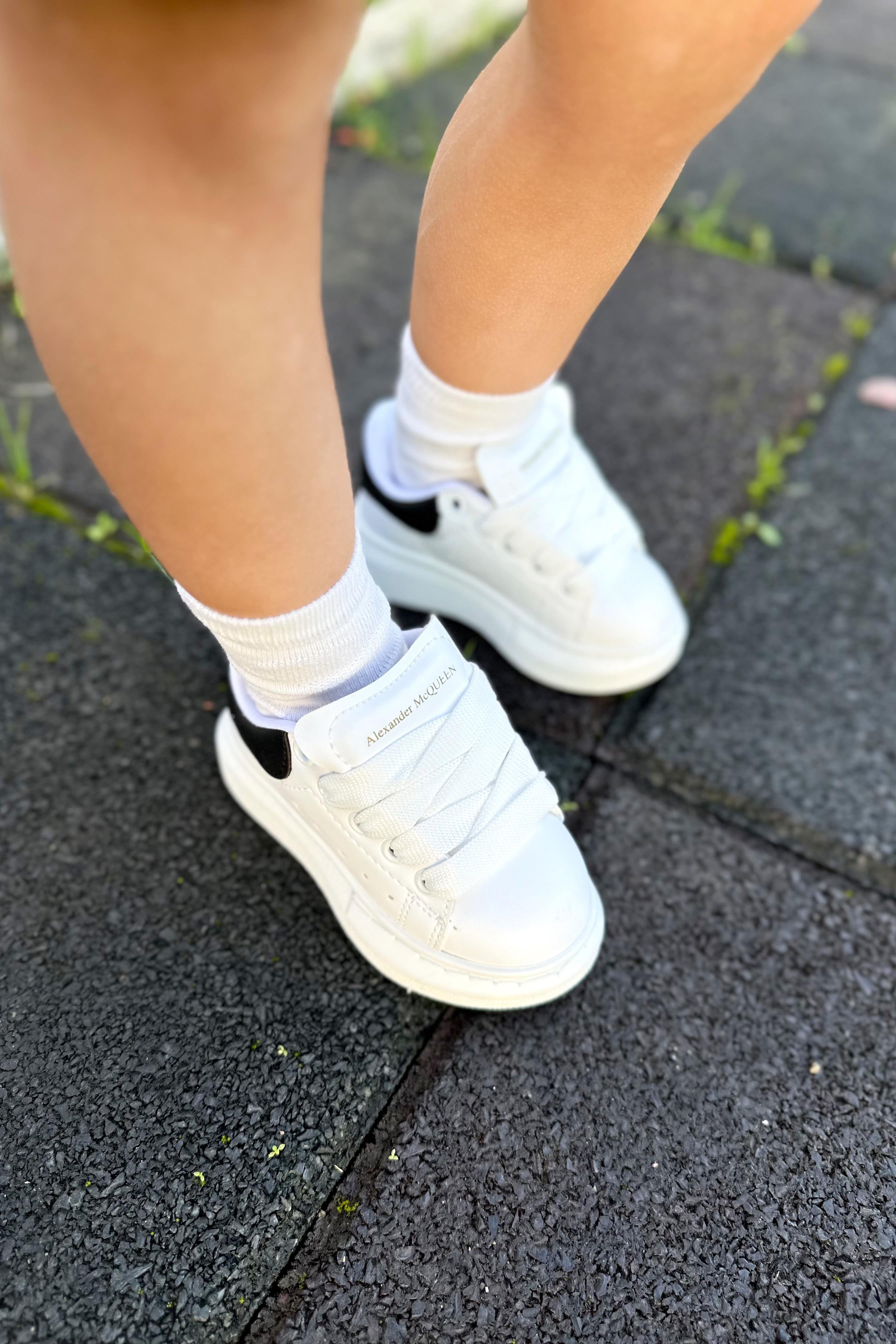 Yüksek Taban Yazı Baskılı Çocuk Spor Ayakkabı Beyaz Siyah