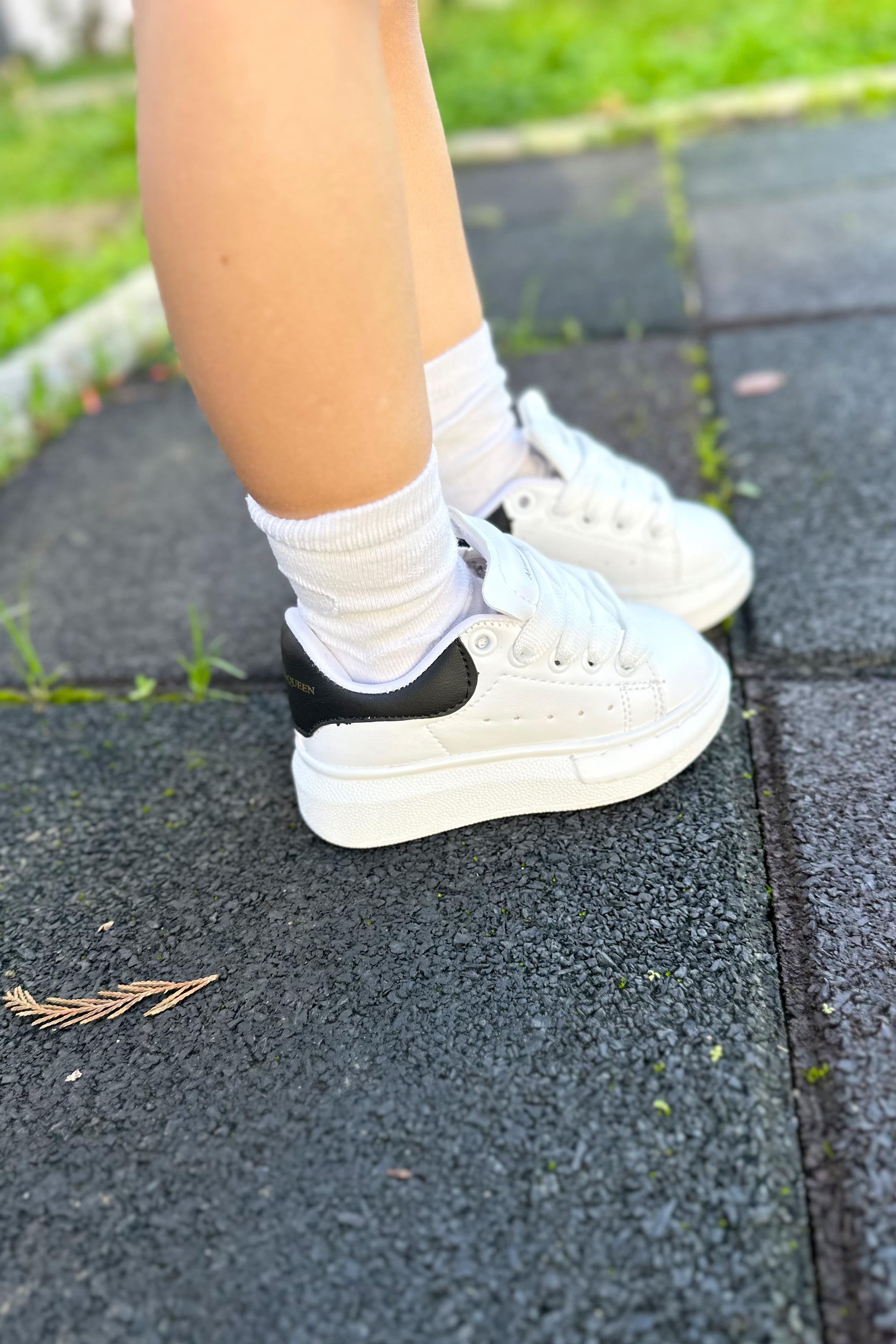 Yüksek Taban Yazı Baskılı Çocuk Spor Ayakkabı Beyaz Siyah