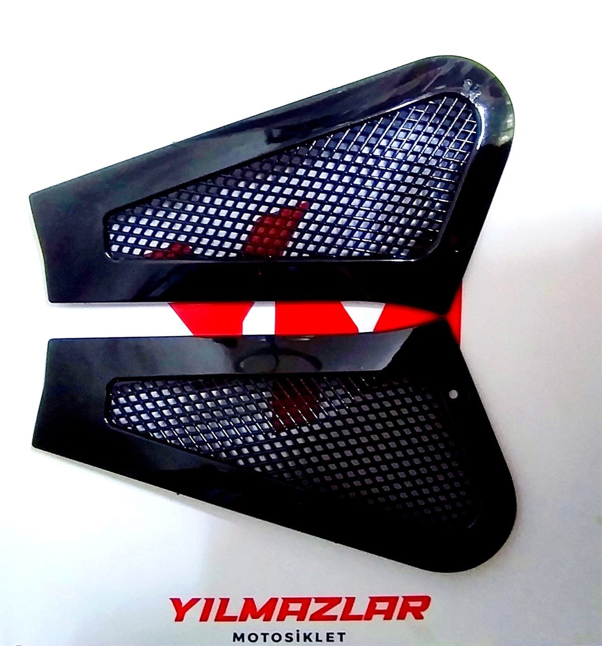 Yuki Cobra Jupiter Sele Altı Yan Kapak Büyük Dekoratif Siyah Tk.Yuki Cobra Jupiter Sele Altı Yan Kapak Büyük Dekoratif Siyah Tk.