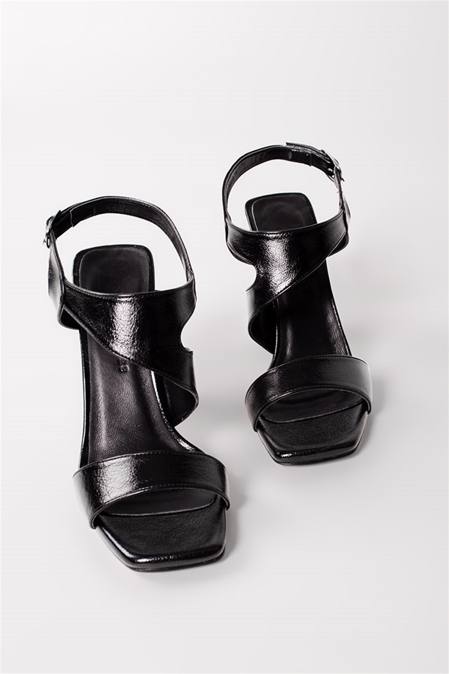 KATSY - Siyah - Yüksek Blok Topuklu Sandalet