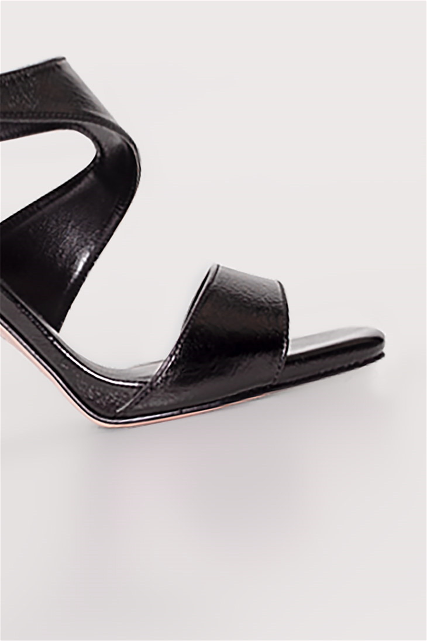 KATSY - Siyah - Yüksek Blok Topuklu Sandalet