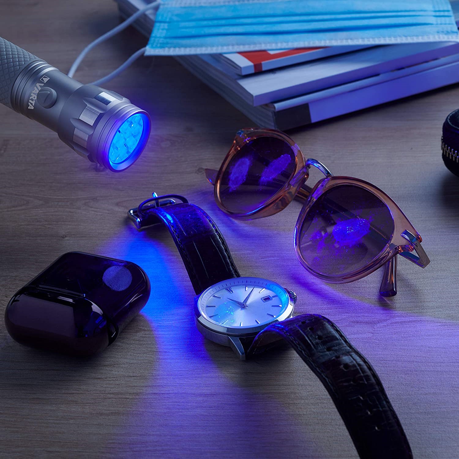 Varta 15638 UV Led Cep Feneri (Mor Işık) + 3 Pil