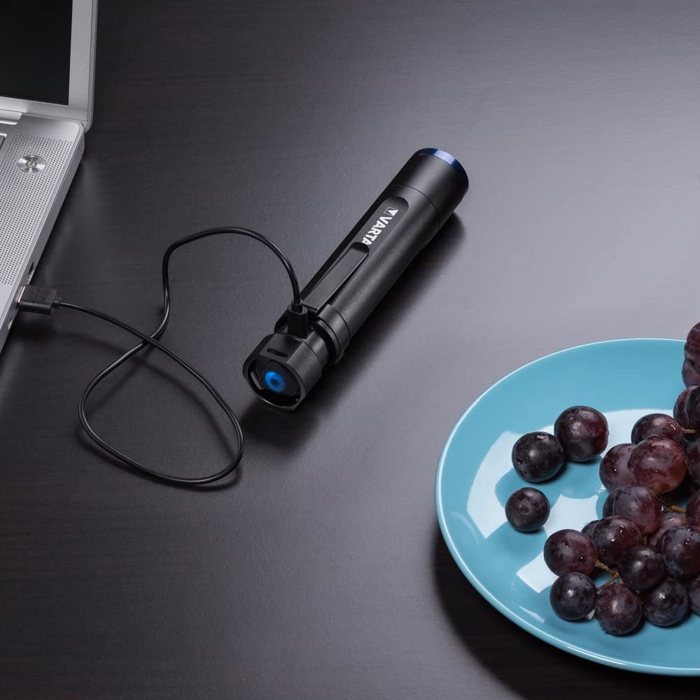 Varta 18900 Night Cutter F20R Şarjlı Led El Feneri