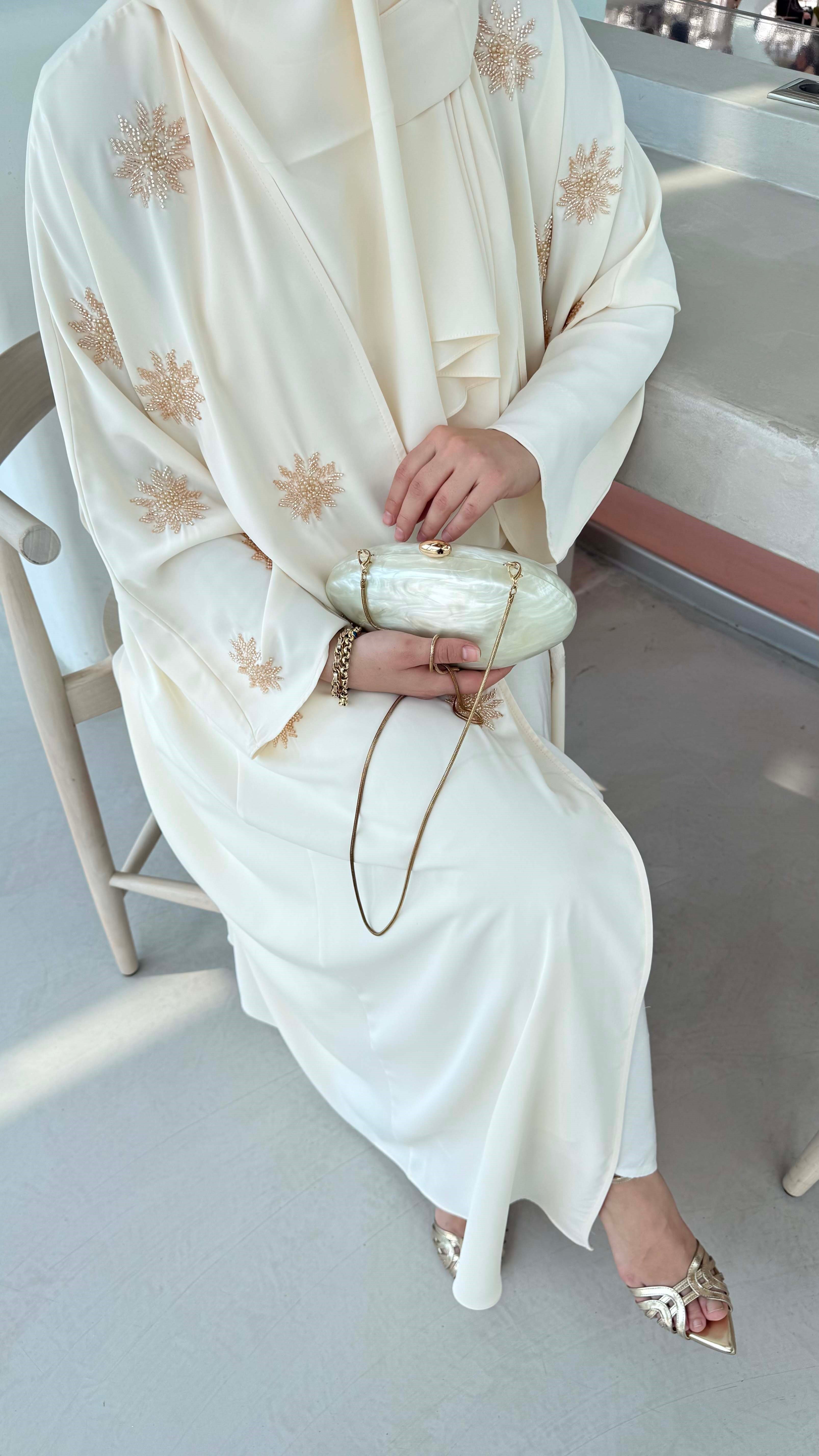 Nakış Boncuk Detaylı Abaya Krem 26137
