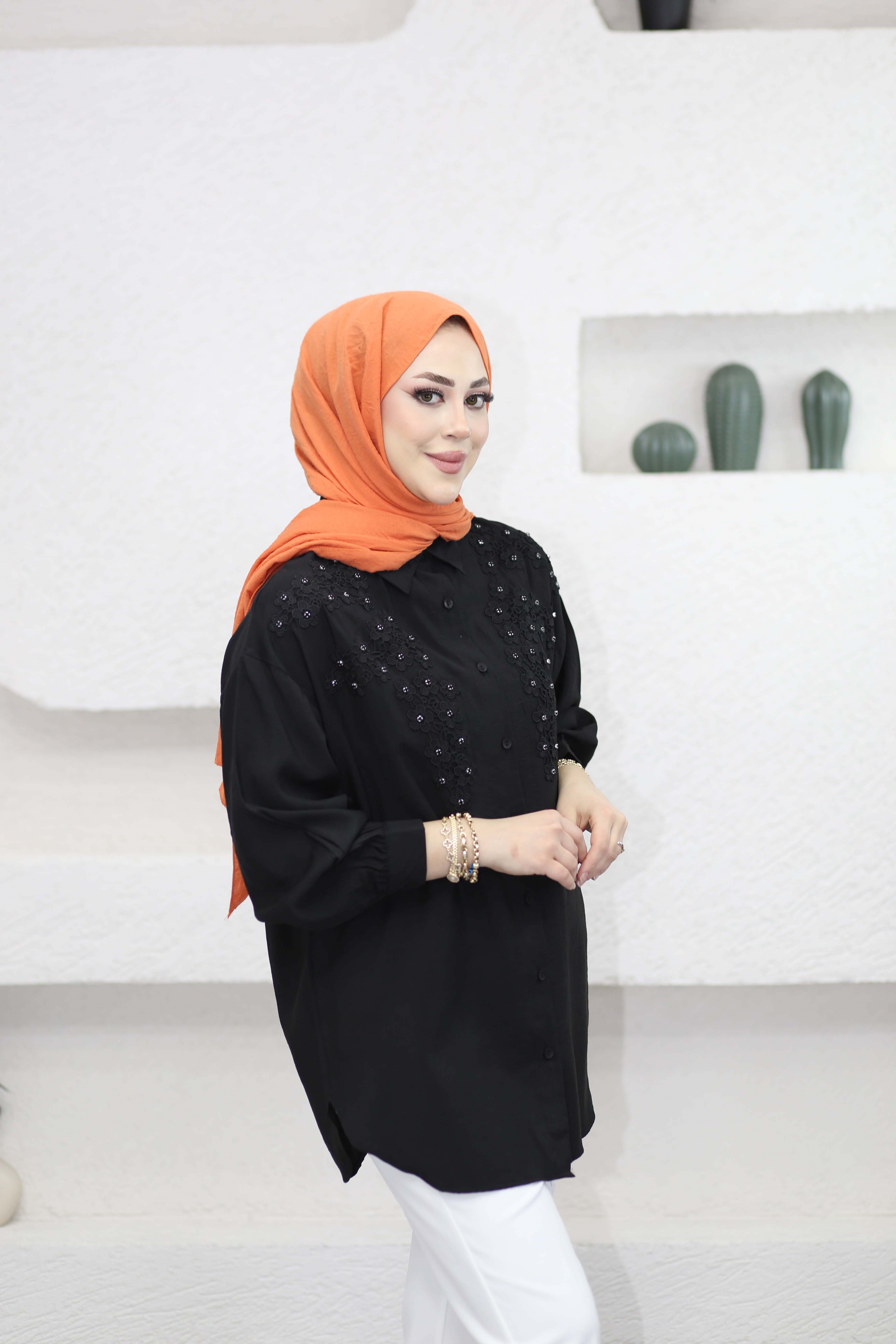 Şık Aplikli Gömlek Siyah 260141