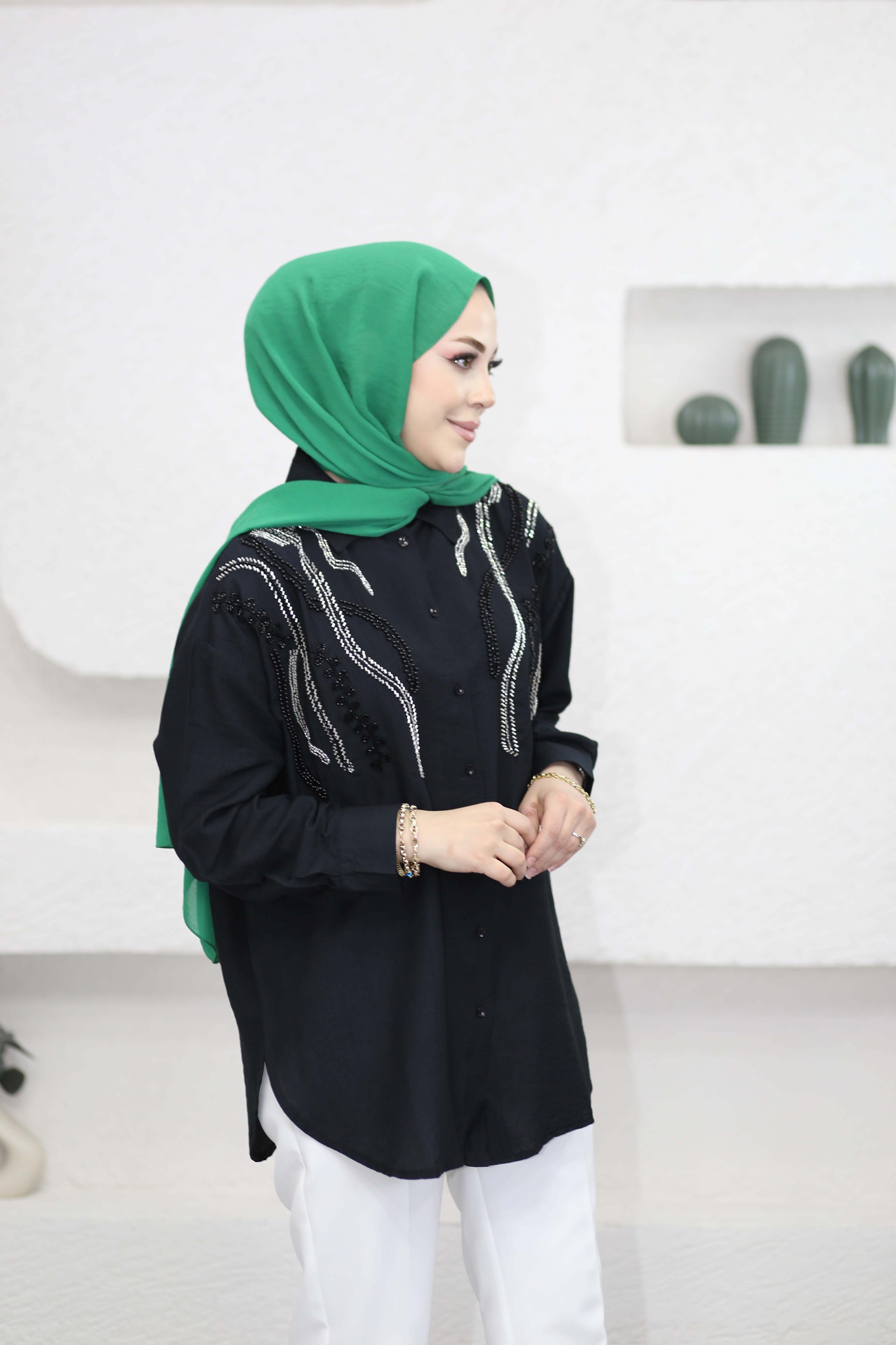 Sarmaşık Boncuk İşlemeli Gömlek Siyah 3396