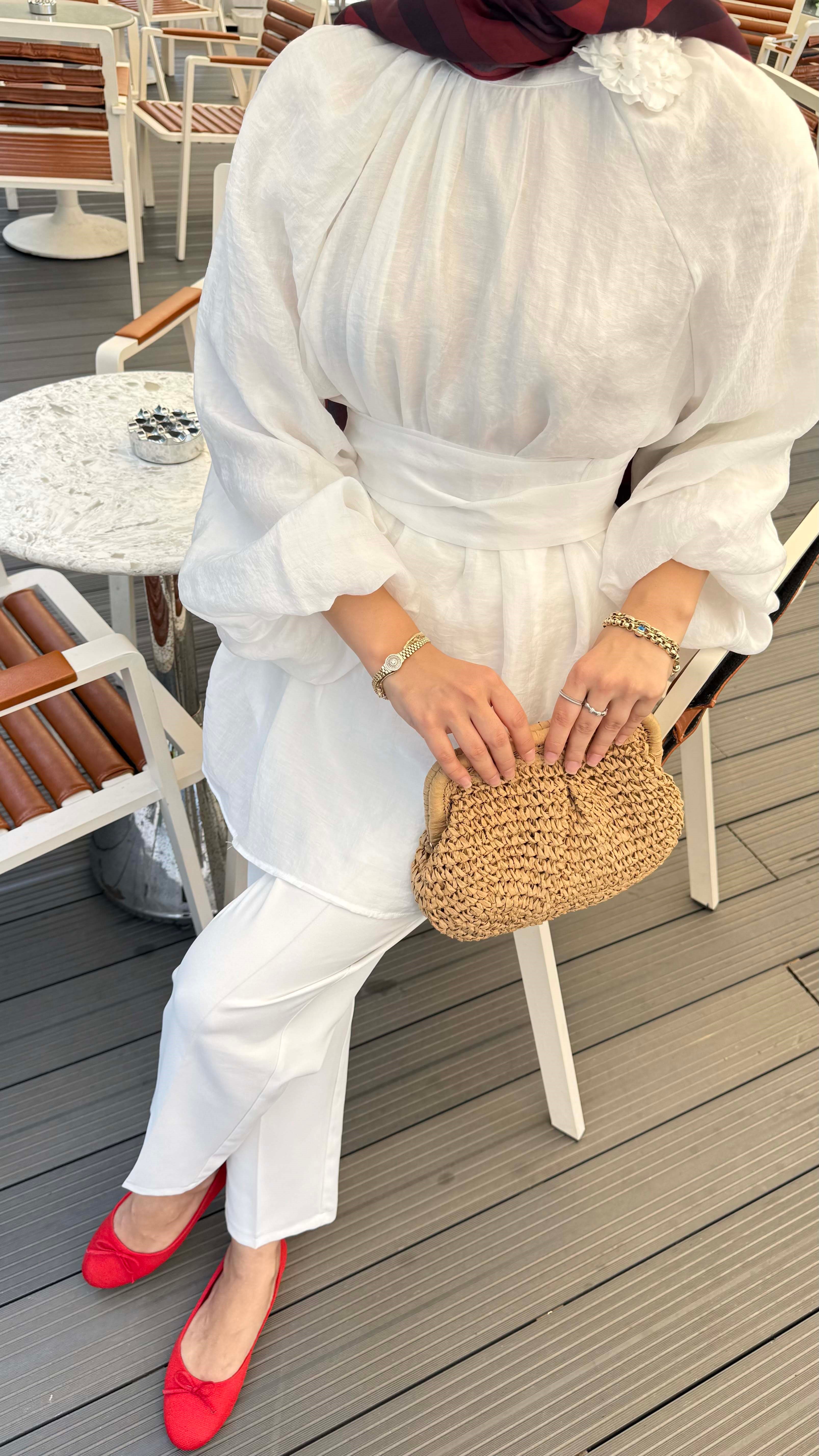 Gül Detaylı Kuşaklı Tunik Beyaz 2265