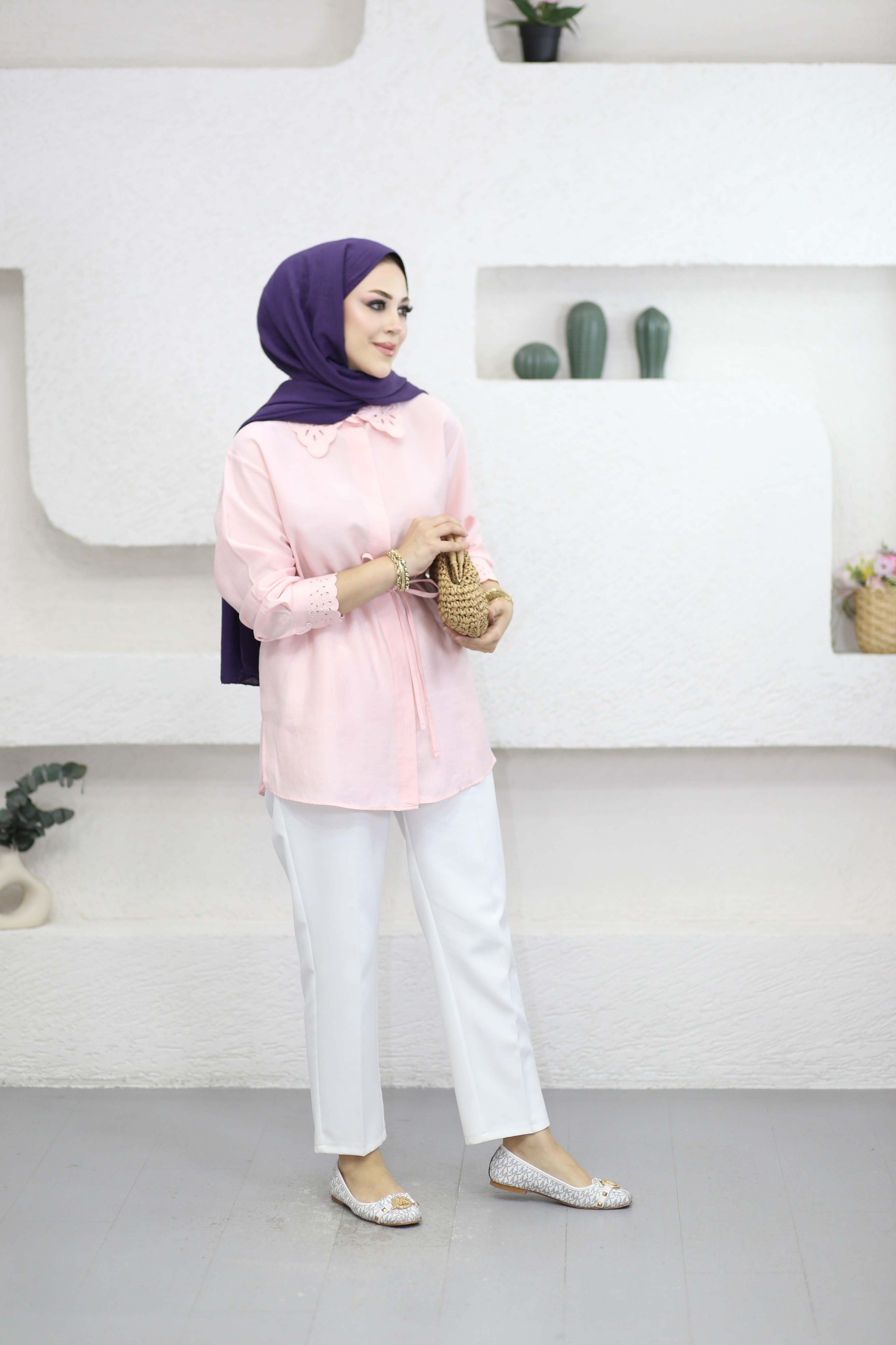 Yakası Ve Manşeti Nakışlı Gömlek Pembe 3441