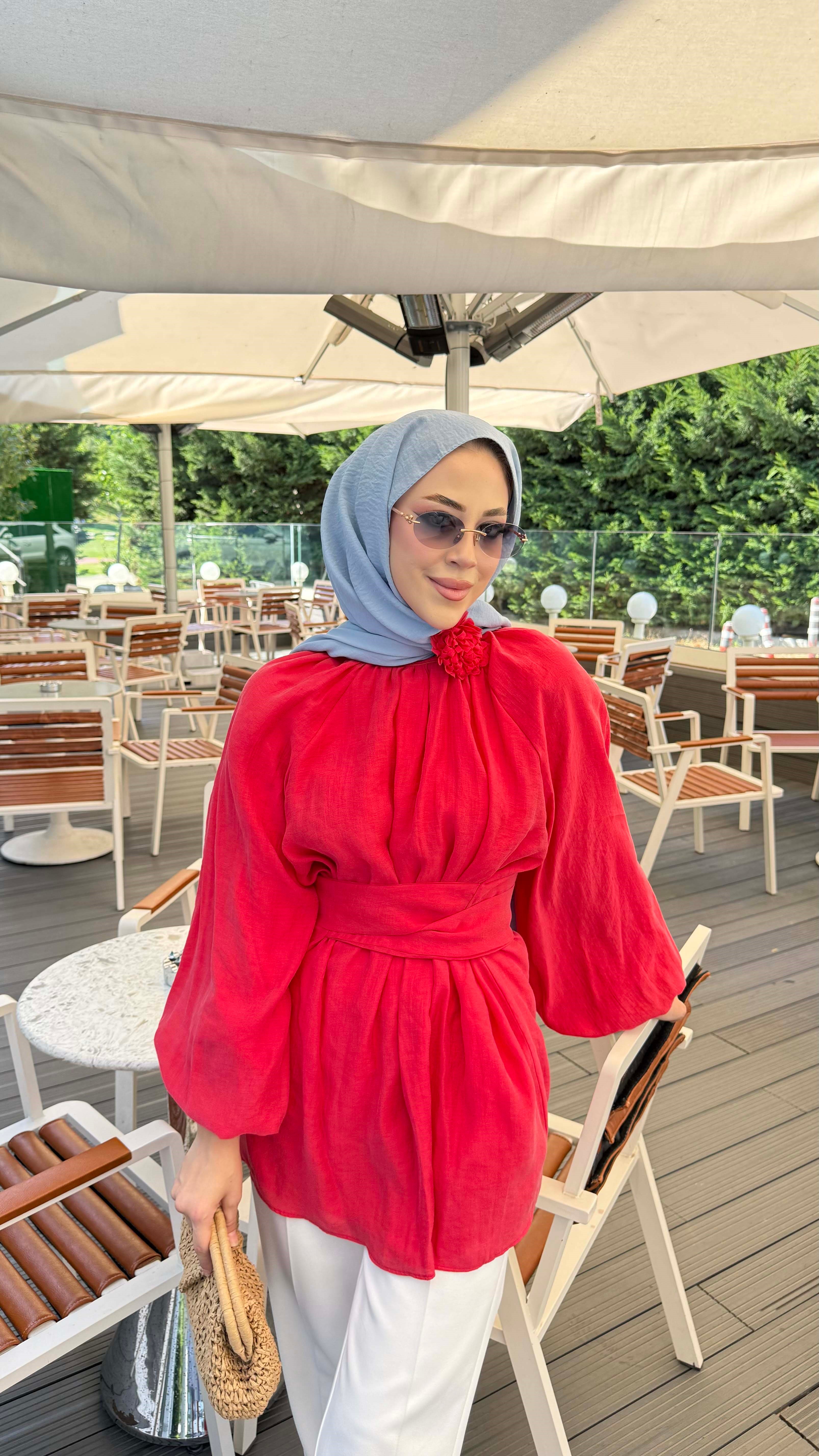 Gül Detaylı Kuşaklı Tunik Kırmızı 2265