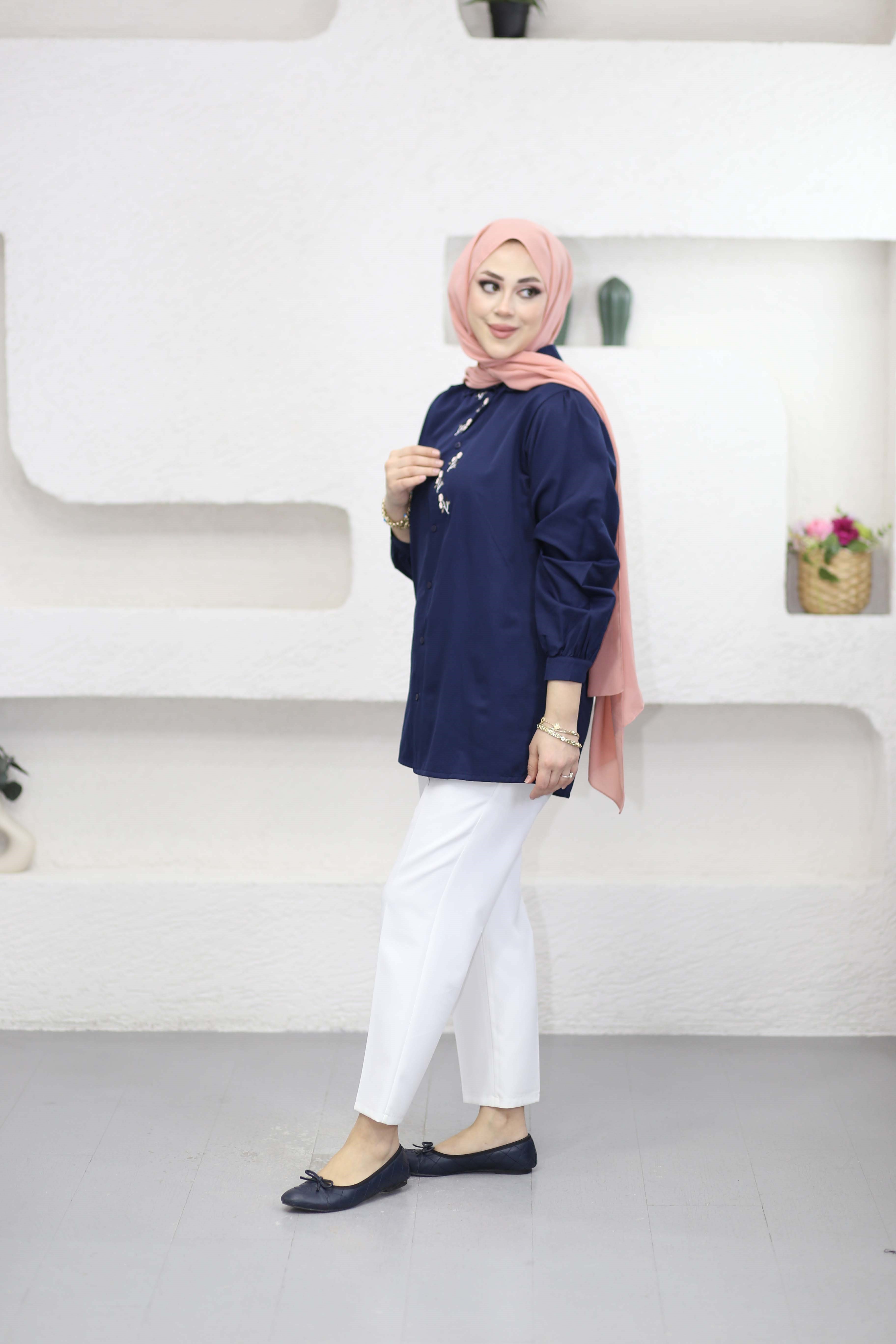 Fırfır Yaka Çiçek İşlemeli Gömlek Lacivert 260119