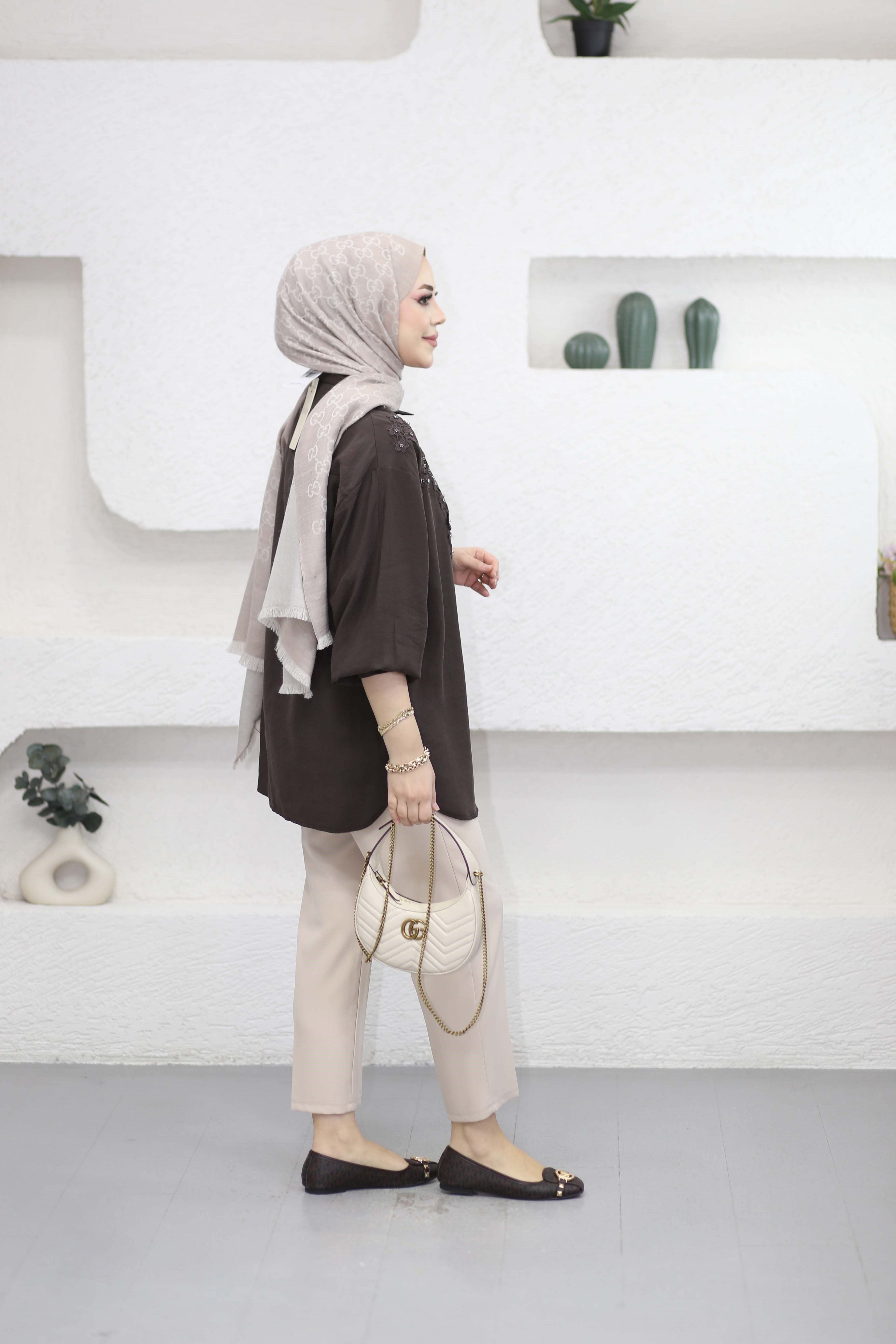 Şık Aplikli Gömlek Kahverengi 260141