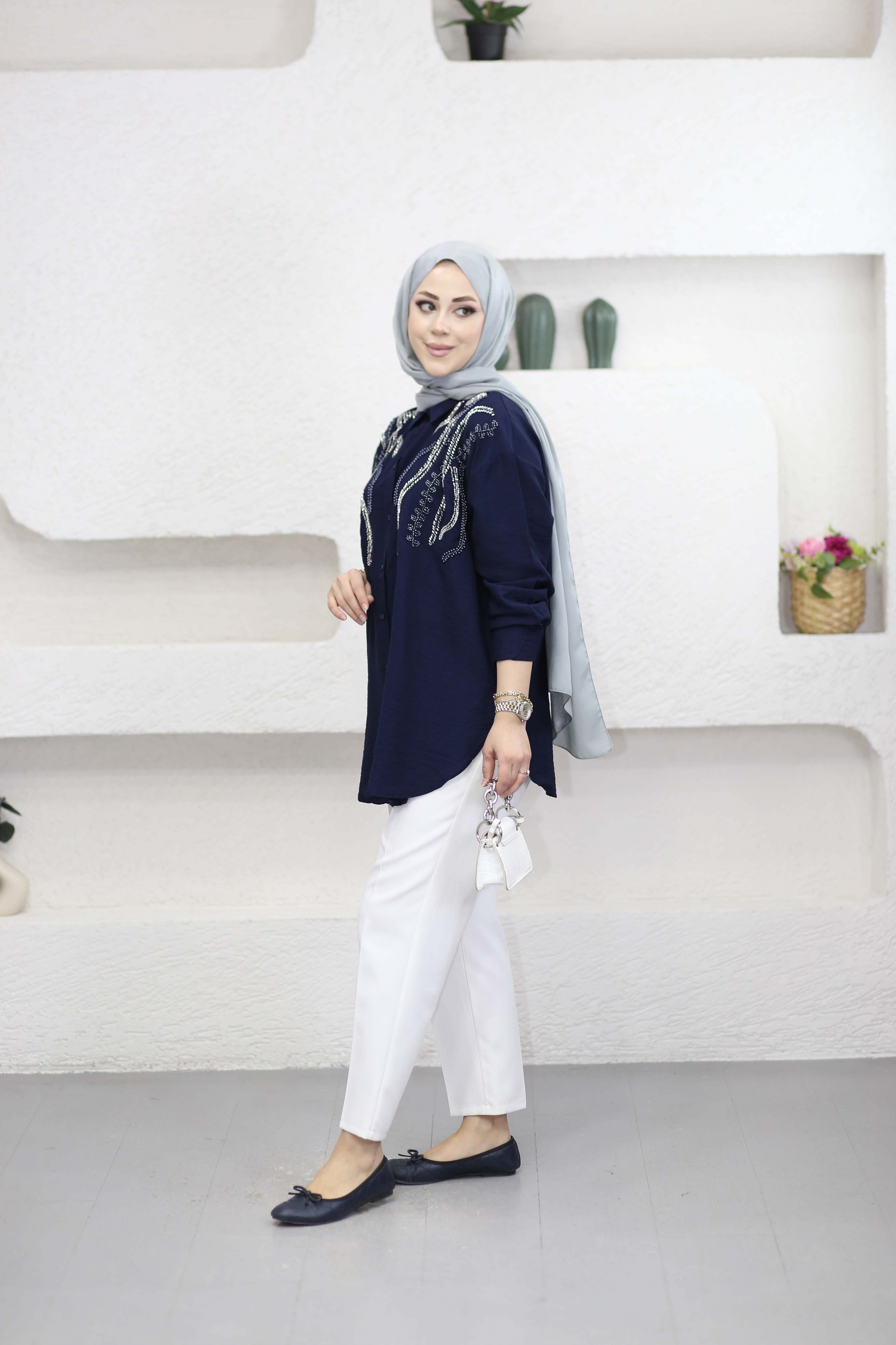 Sarmaşık Boncuk İşlemeli Gömlek Lacivert 3396