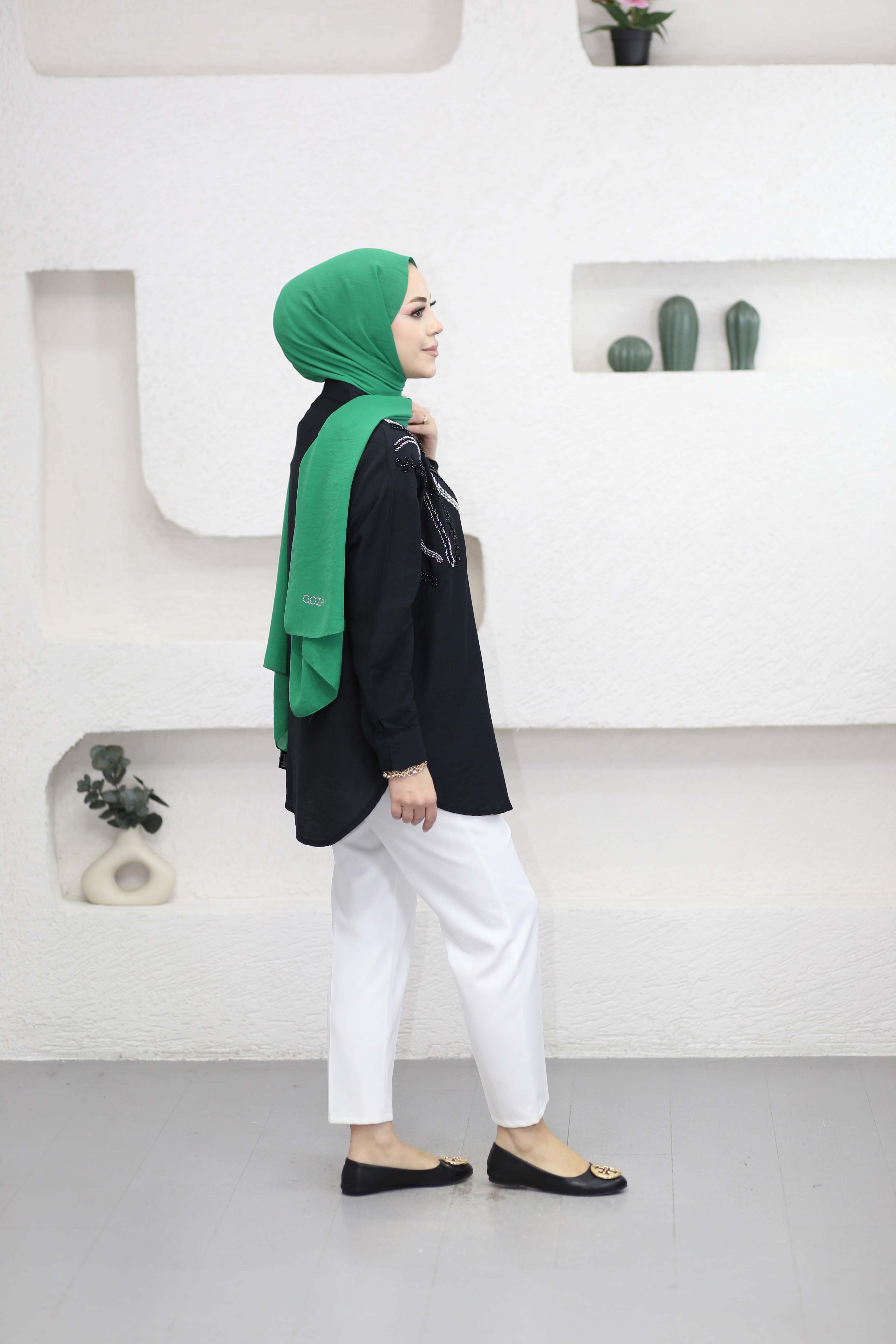 Sarmaşık Boncuk İşlemeli Gömlek Siyah 3396