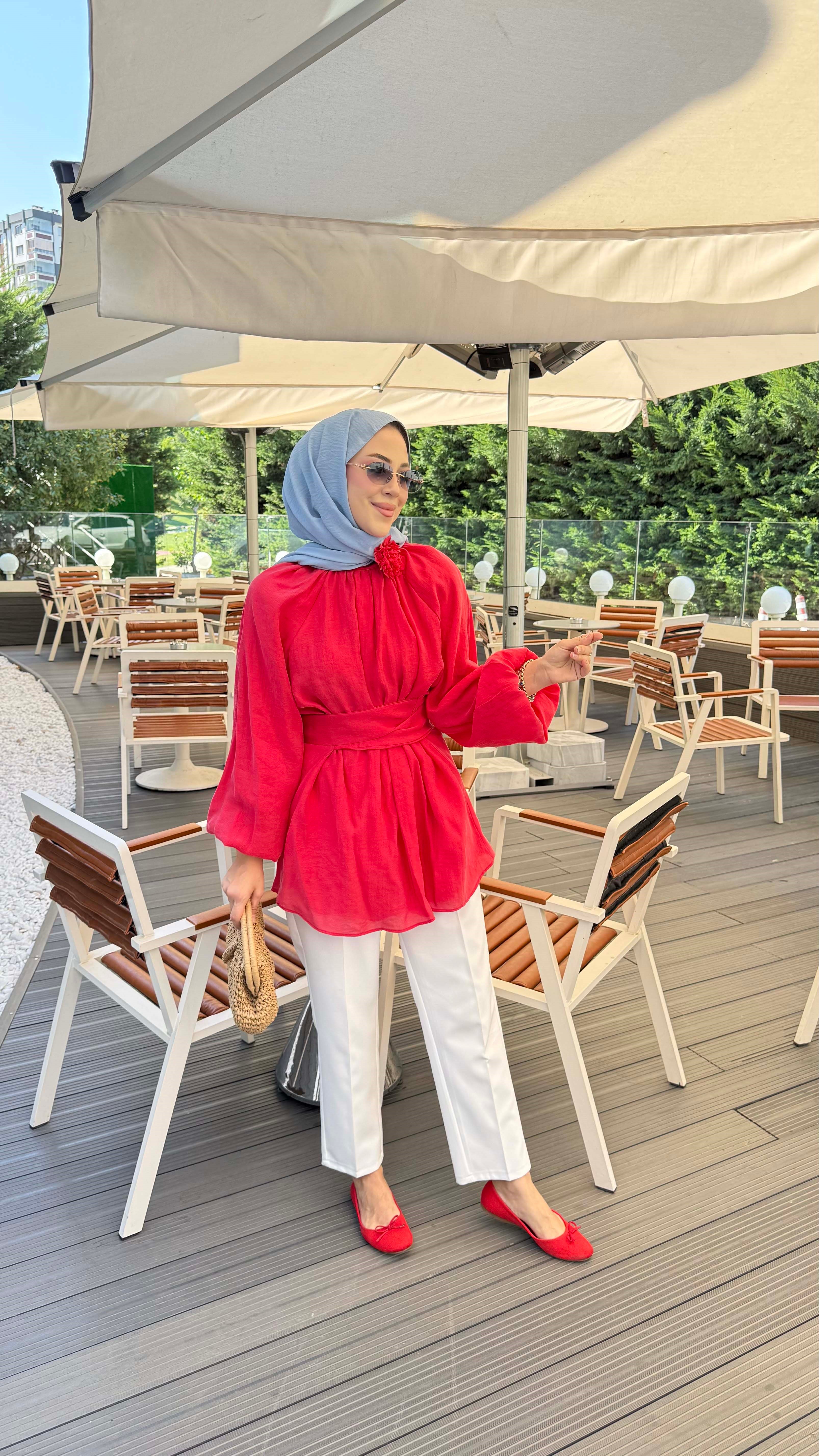 Gül Detaylı Kuşaklı Tunik Kırmızı 2265