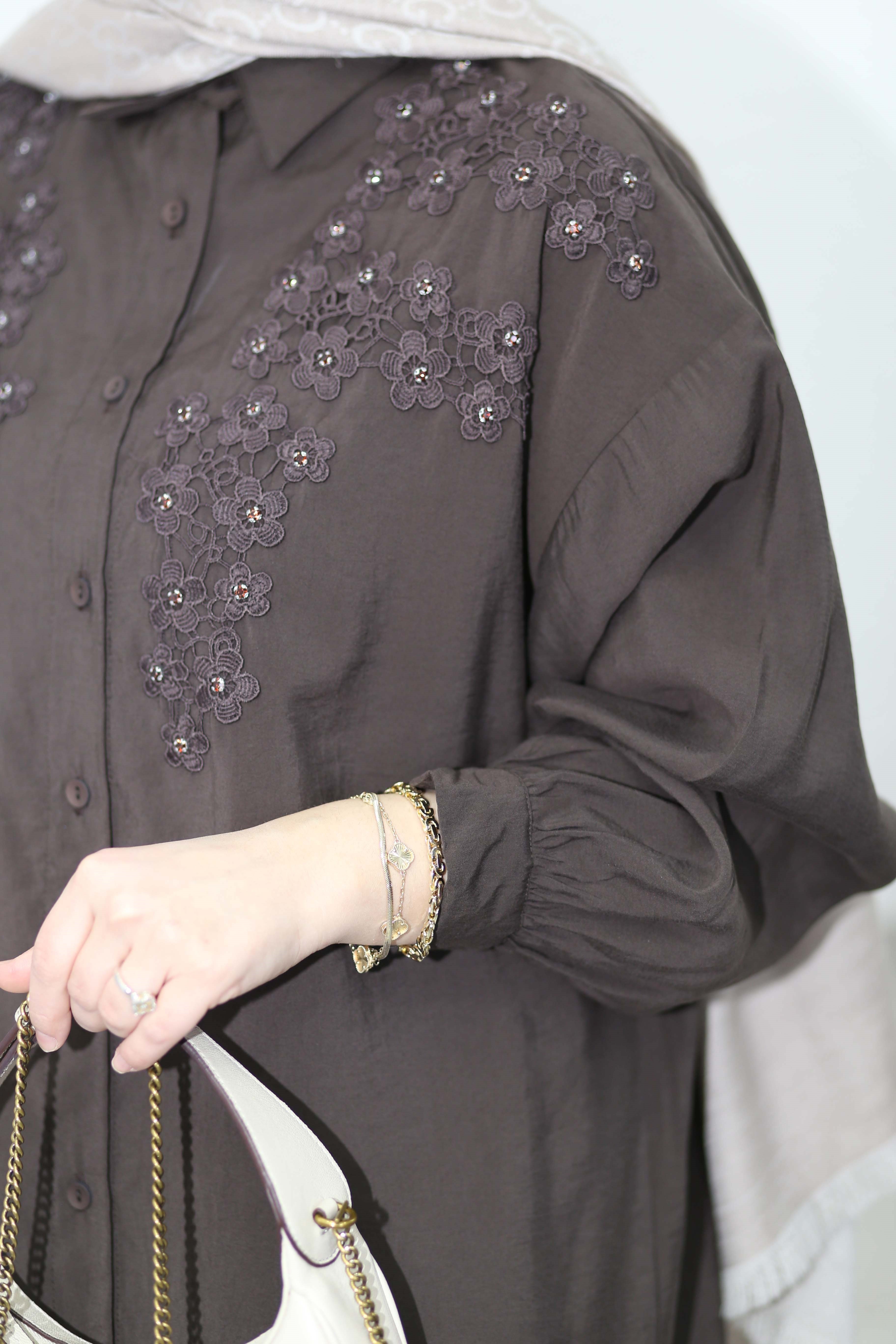 Şık Aplikli Gömlek Kahverengi 260141