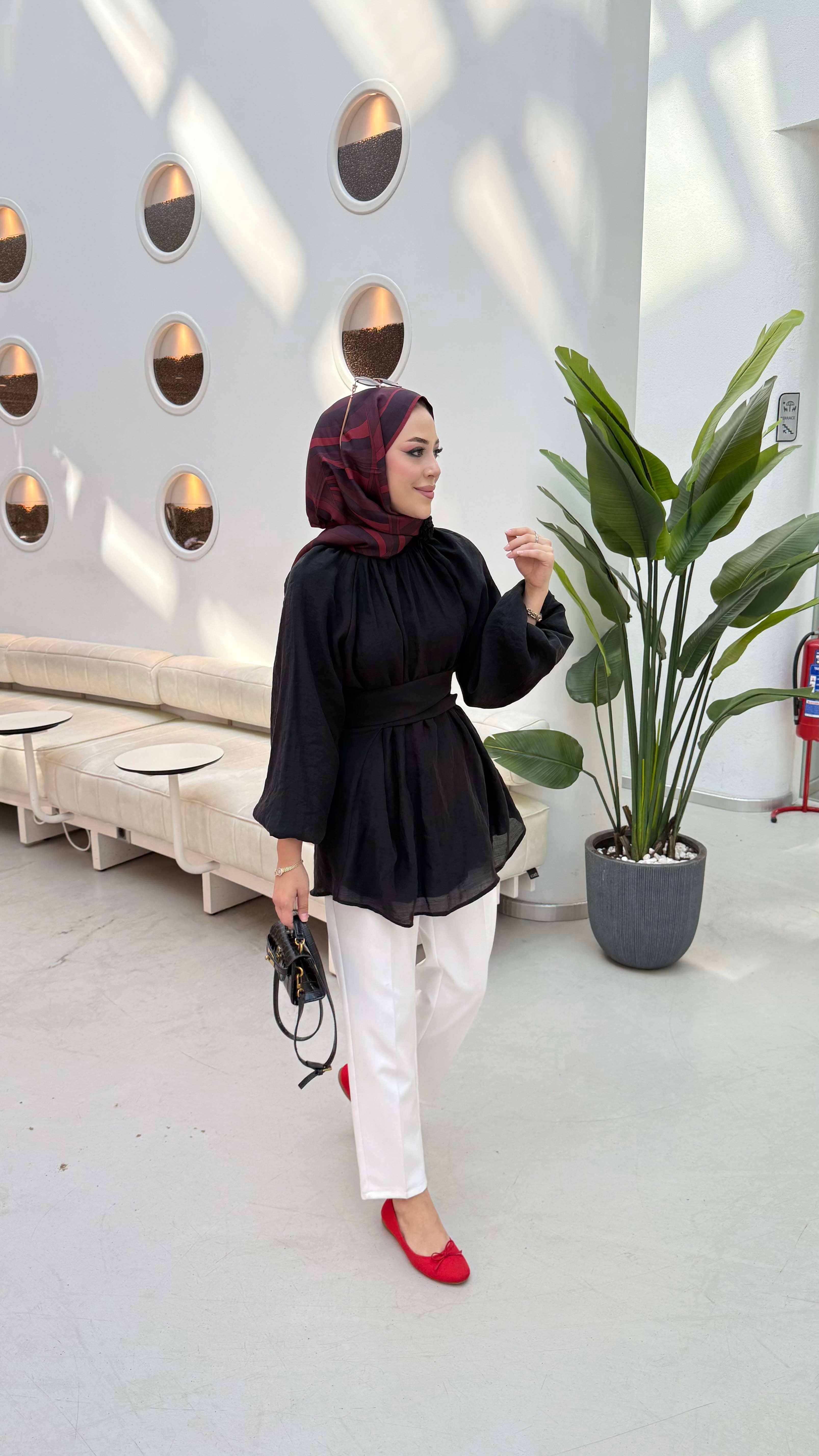 Gül Detaylı Kuşaklı Tunik Siyah 2265