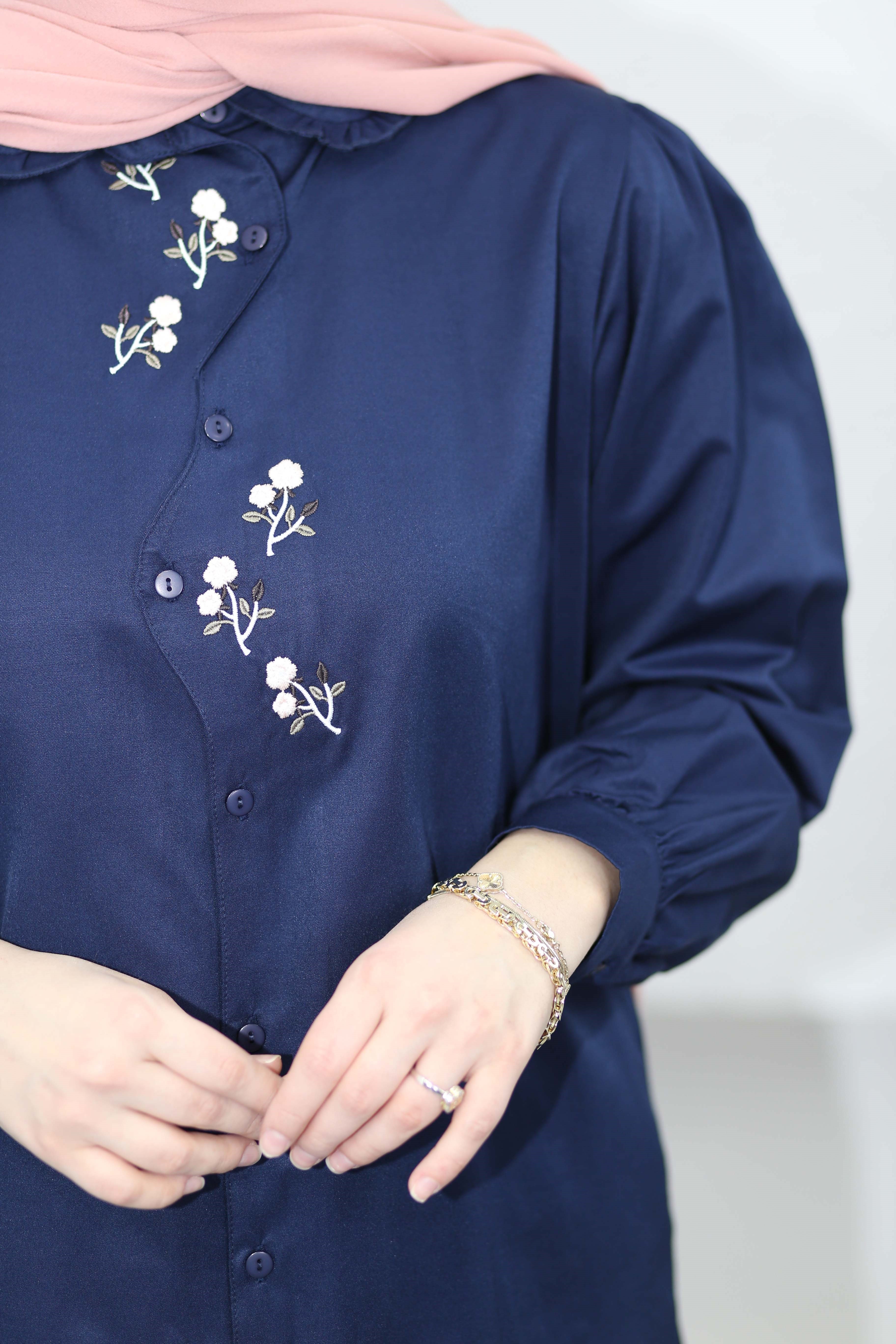 Fırfır Yaka Çiçek İşlemeli Gömlek Lacivert 260119