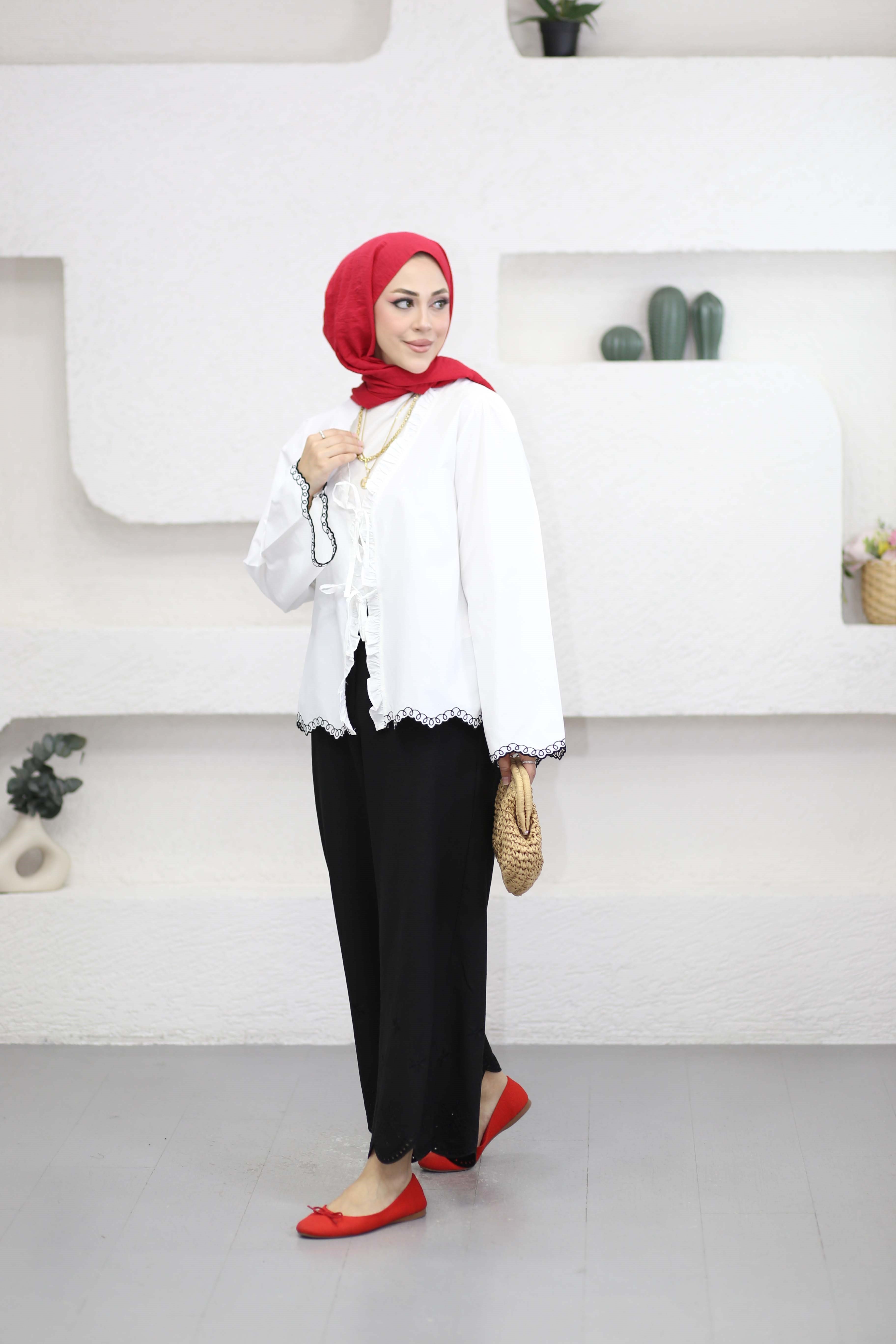 Nakış Detaylı Bağcıklı Kimono Beyaz 3455