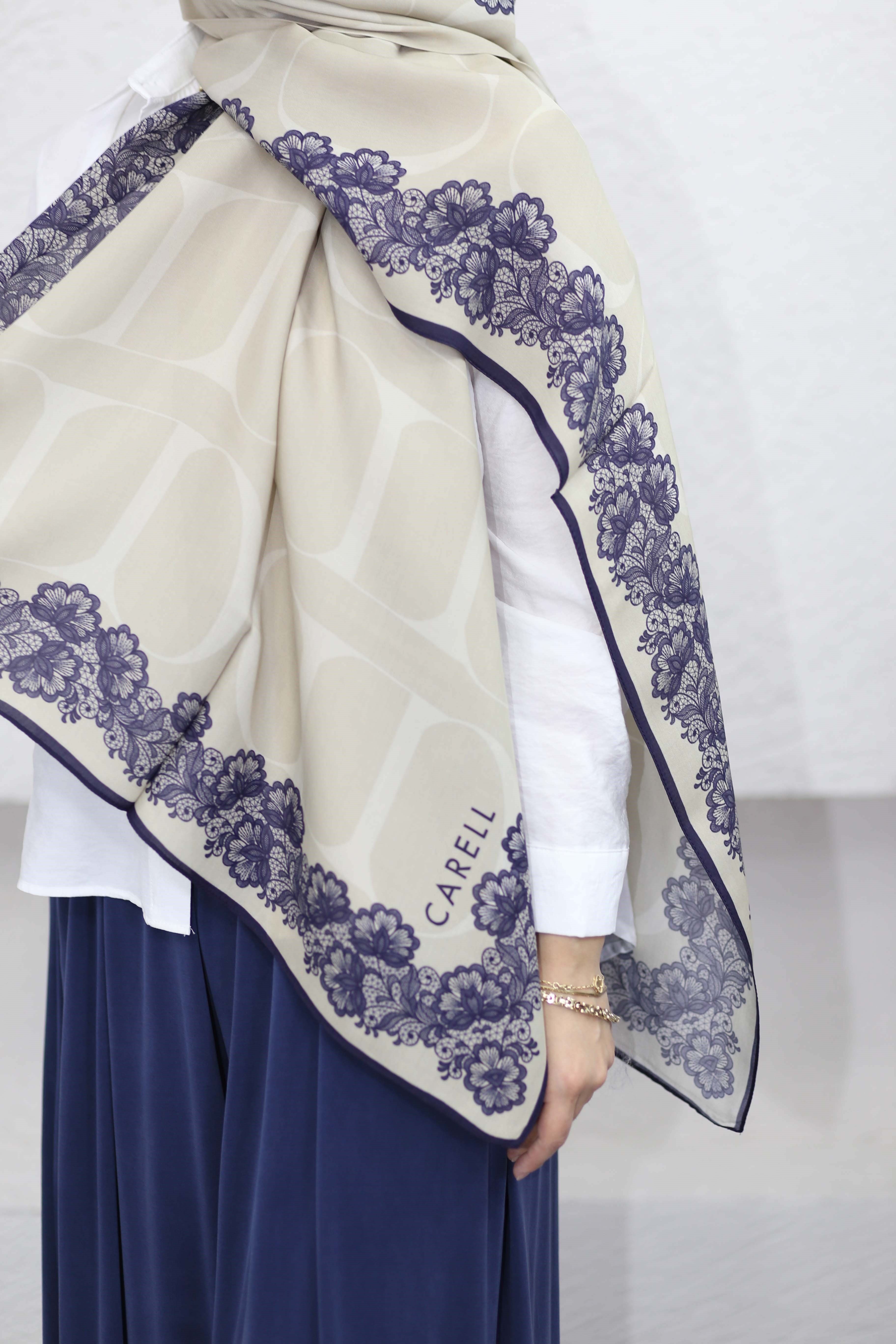 Floral Monogram Floş Şal Latte 4431