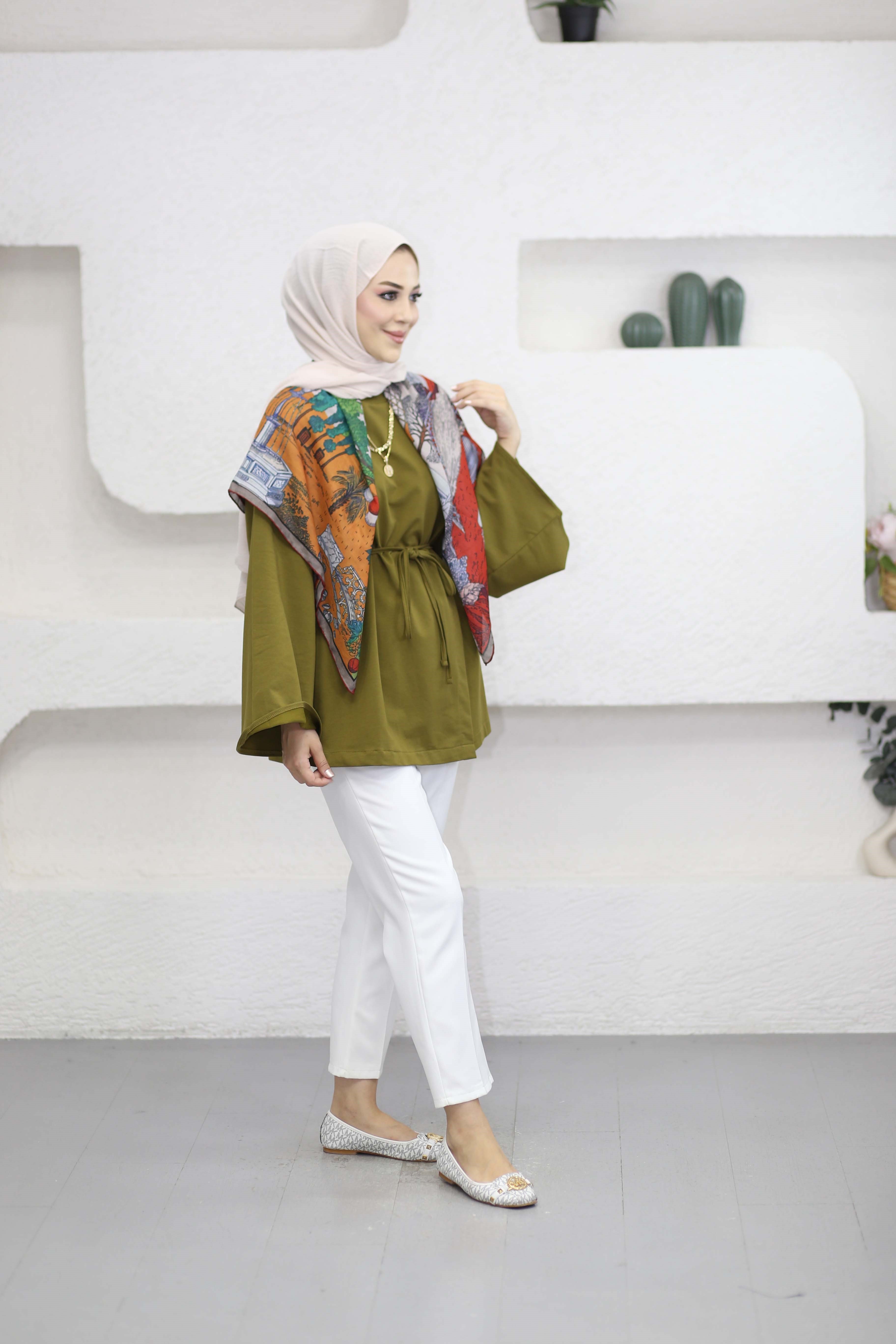 Asimetrik Kesim Bel Bağlamalı Tunik Yağ Yeşili 3550