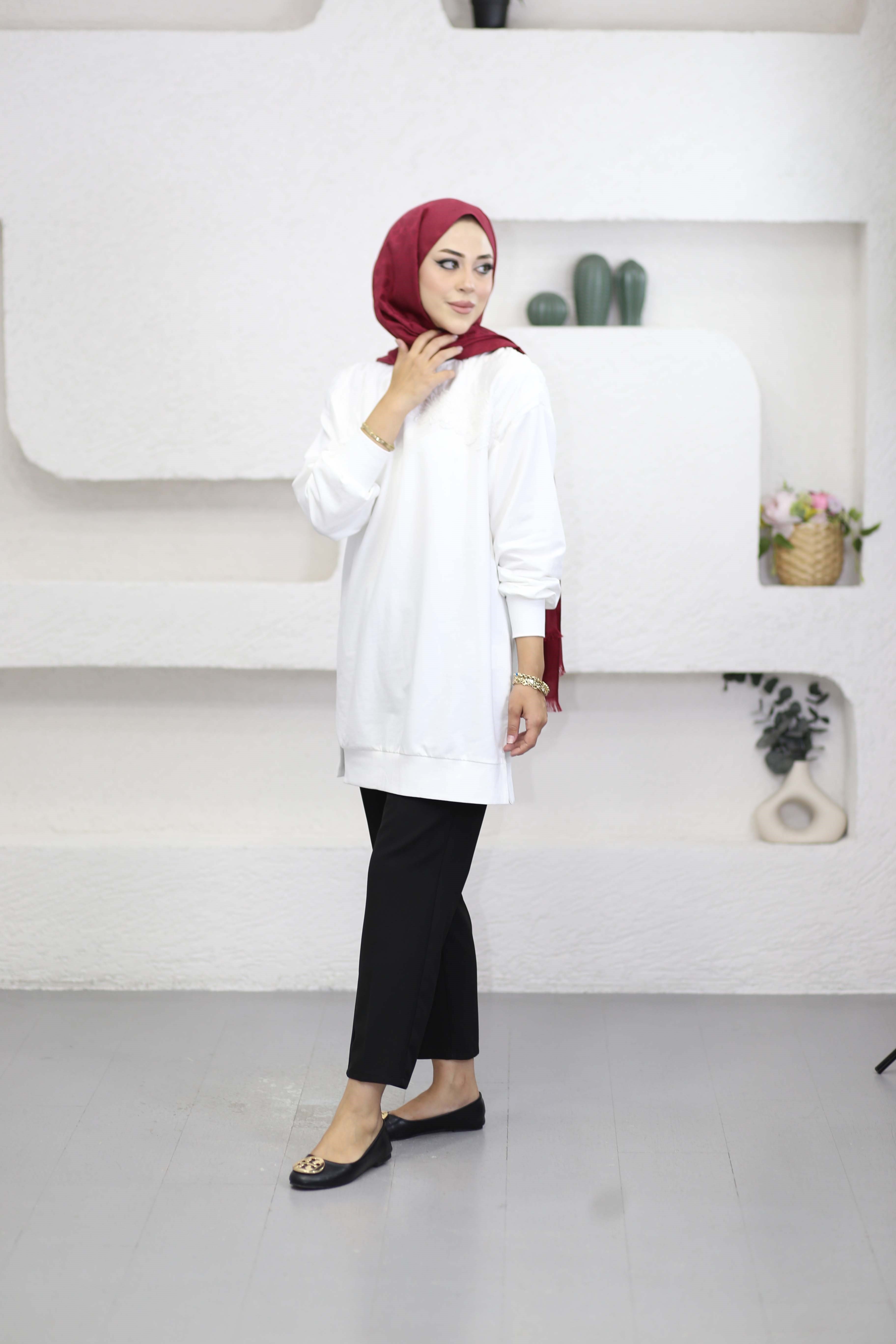 Yaka Detay İşlemeli Sweat Beyaz 10817
