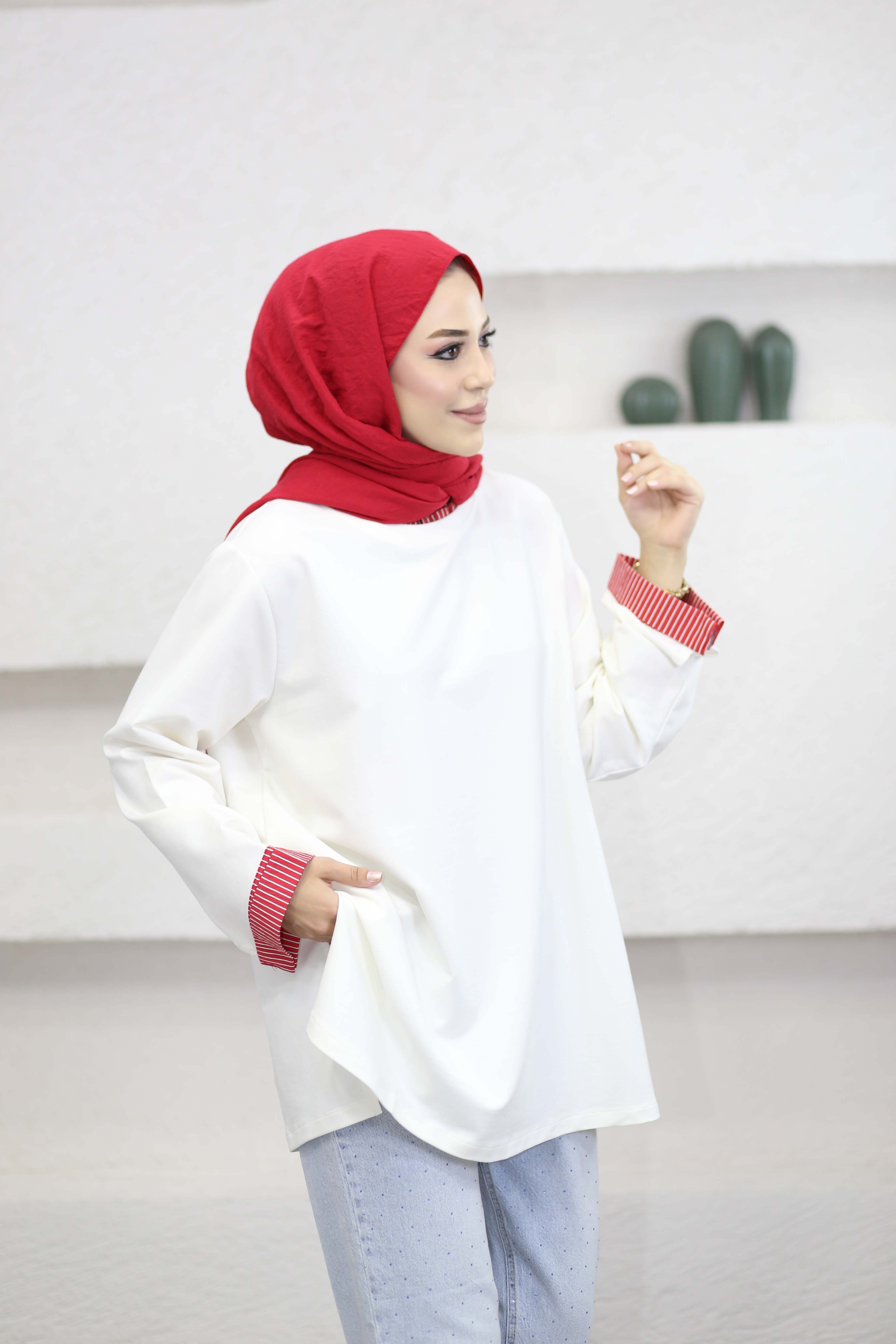 Yaka Ve Kolları Çizgili Garnili Sweat Beyaz 3521