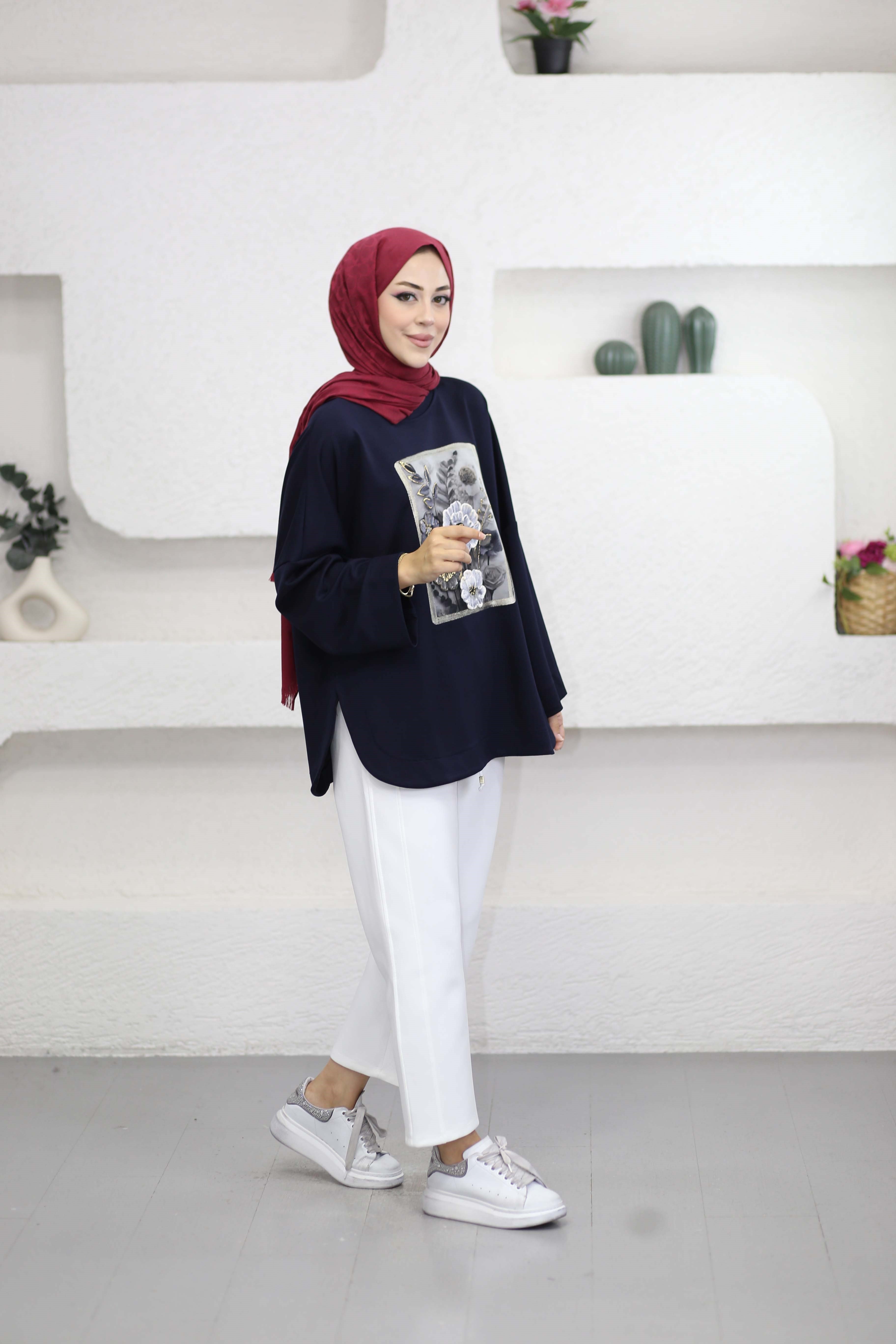 Çiçek Nakışlı Sweat Lacivert 1135