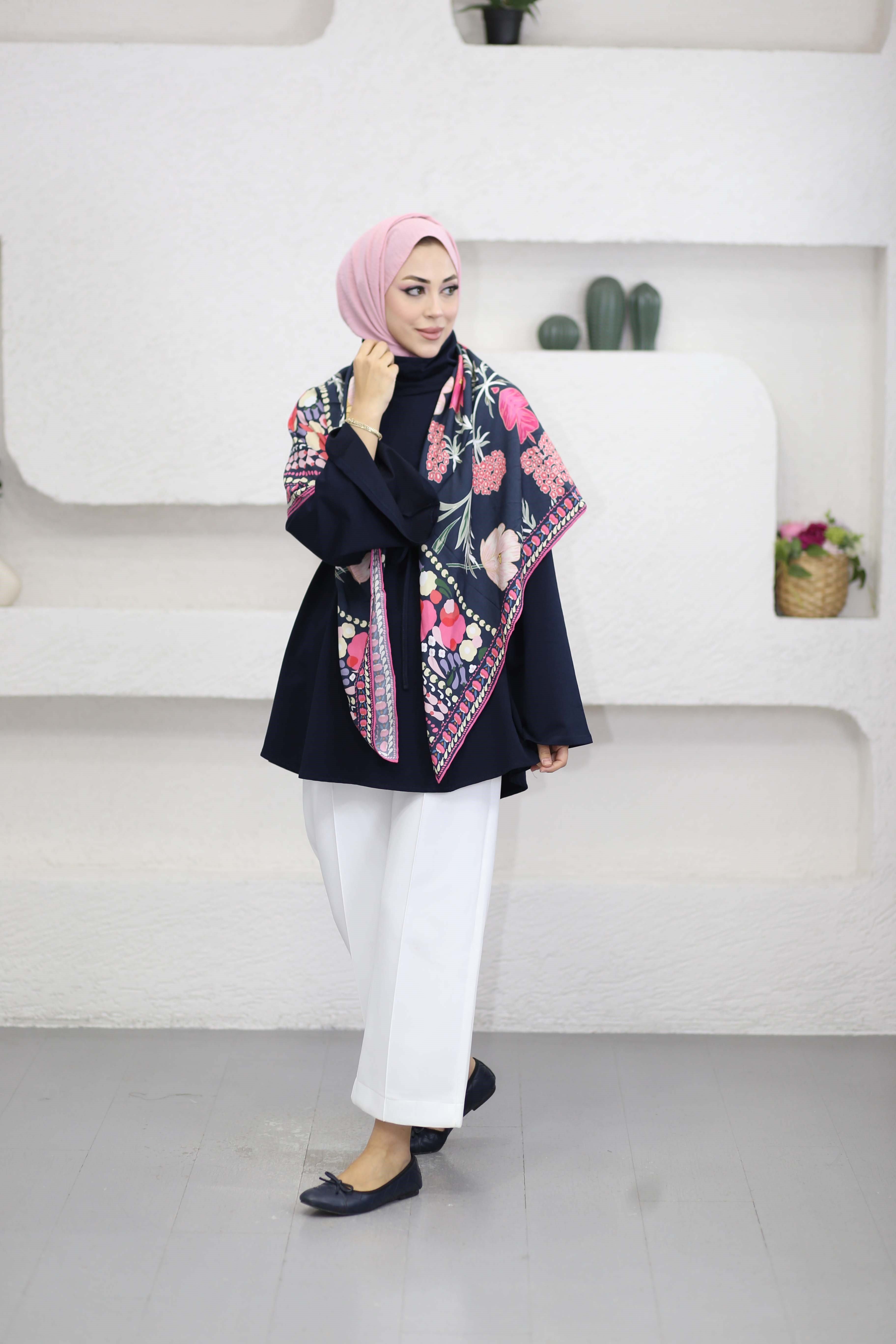 Bel Bağlamalı Dik Yaka Tunik Lacivert 3540