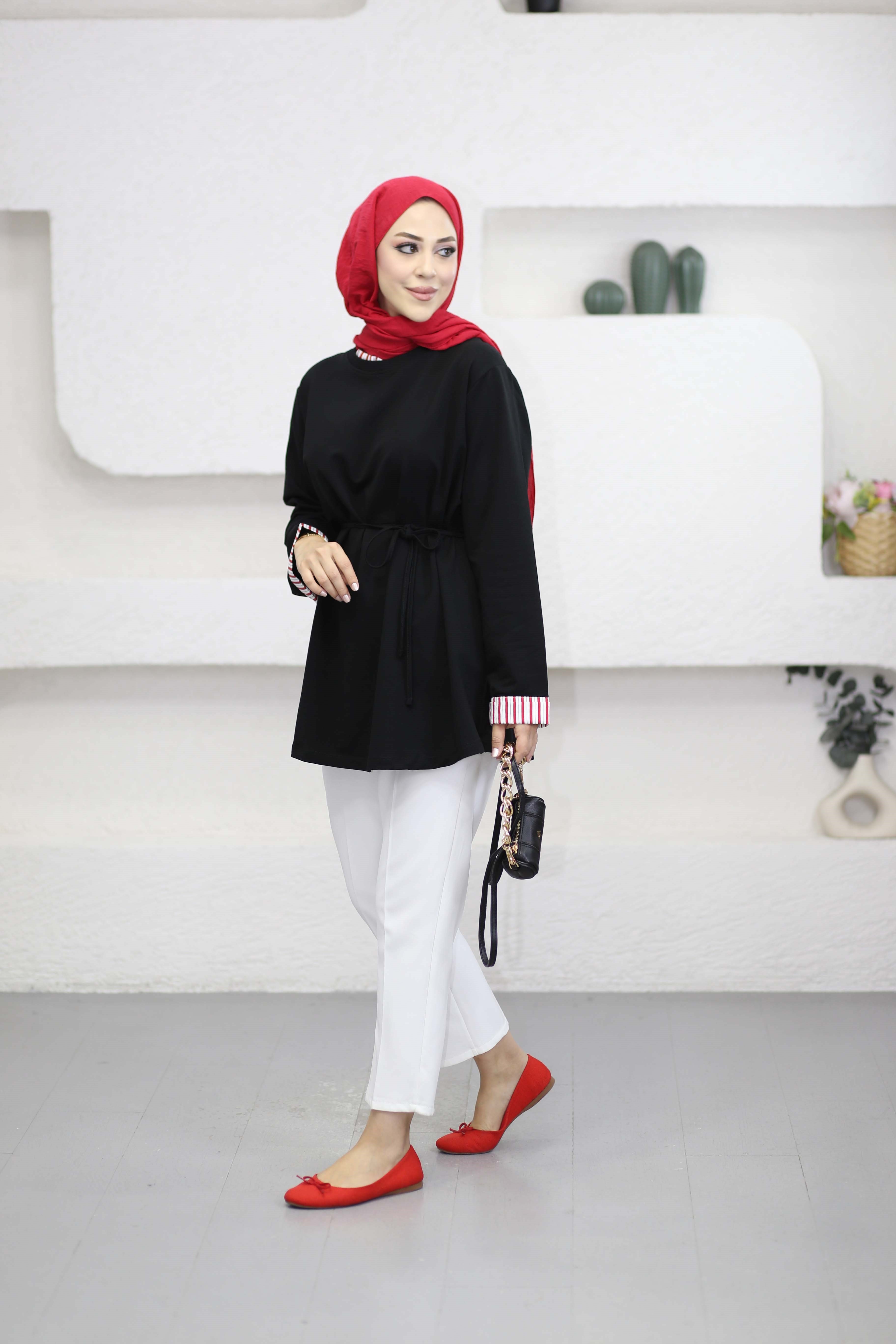 Yaka Ve Kolları Çizgili Garnili Sweat Siyah 3521