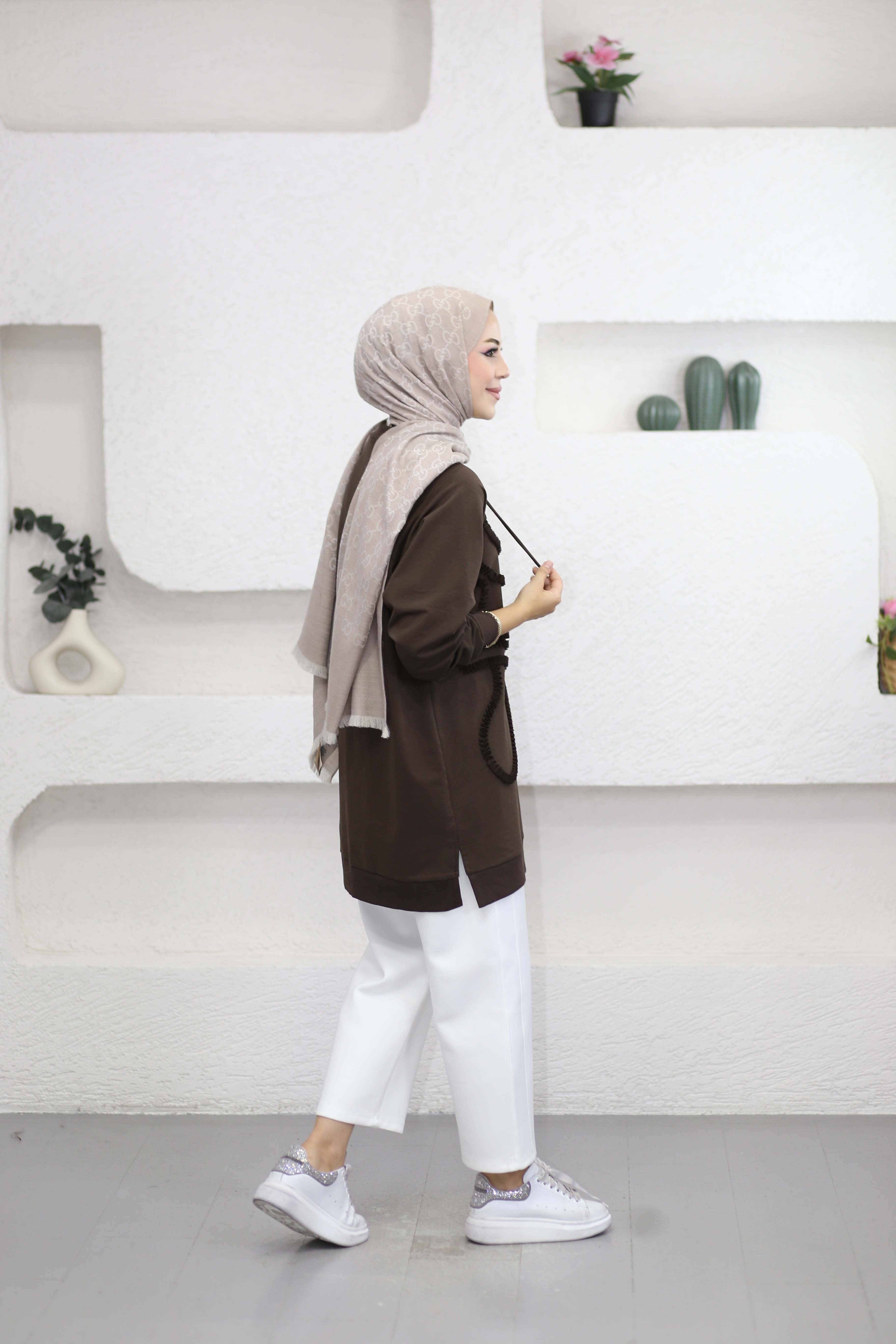 Önü Fırfır Taşlı Sweat Kahverengi 10819