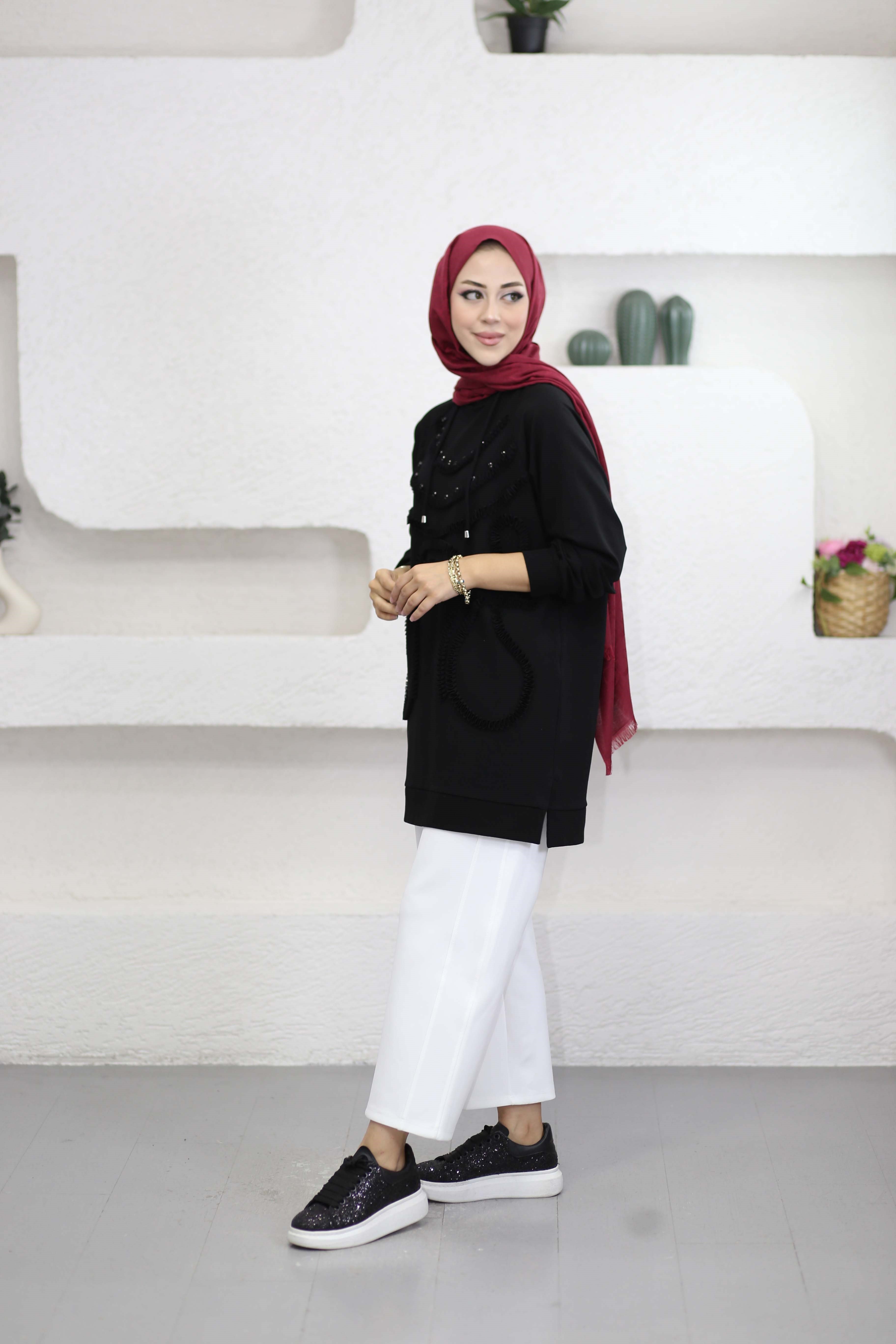 Önü Fırfır Taşlı Sweat Siyah 10819