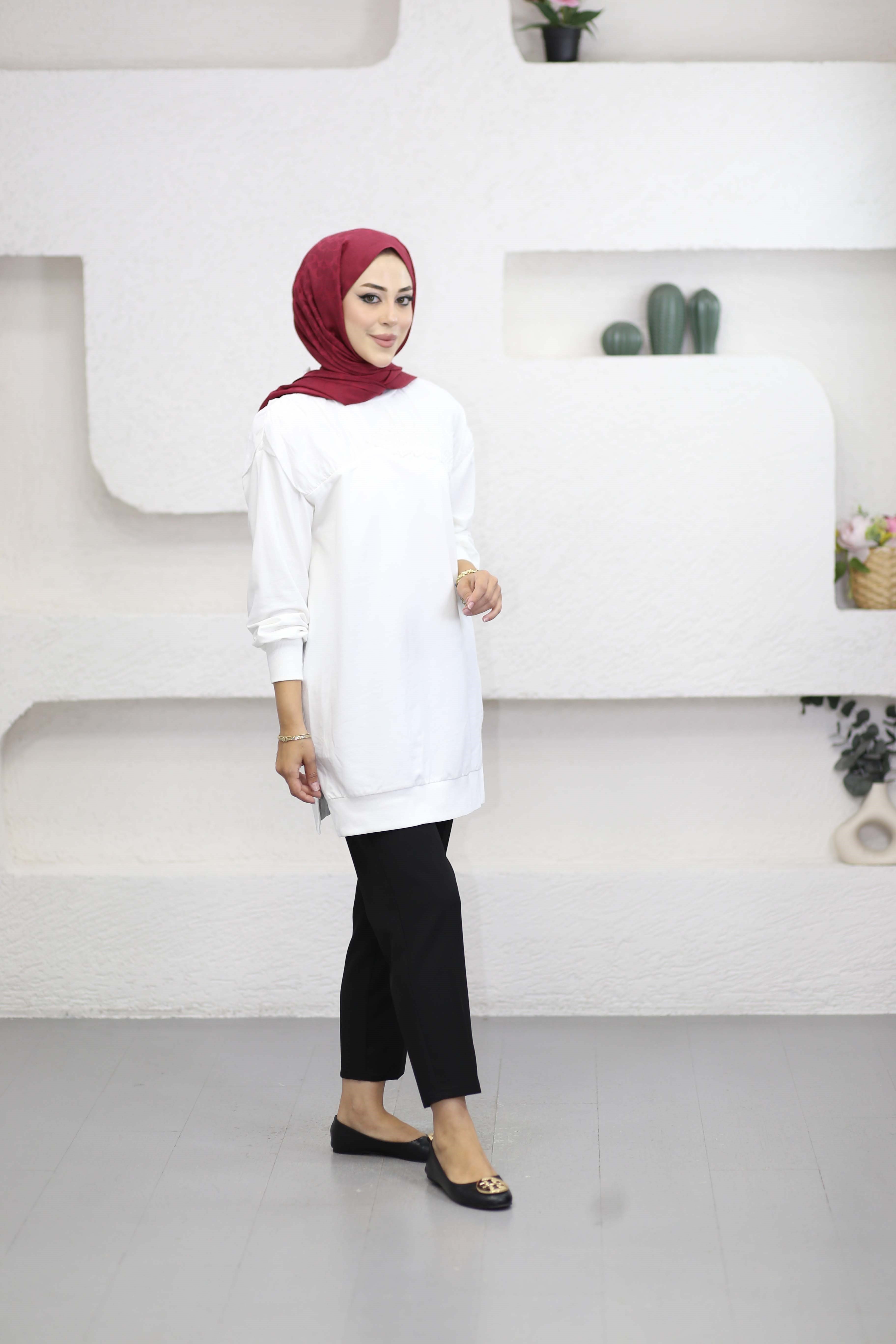 Yaka Detay İşlemeli Sweat Beyaz 10817