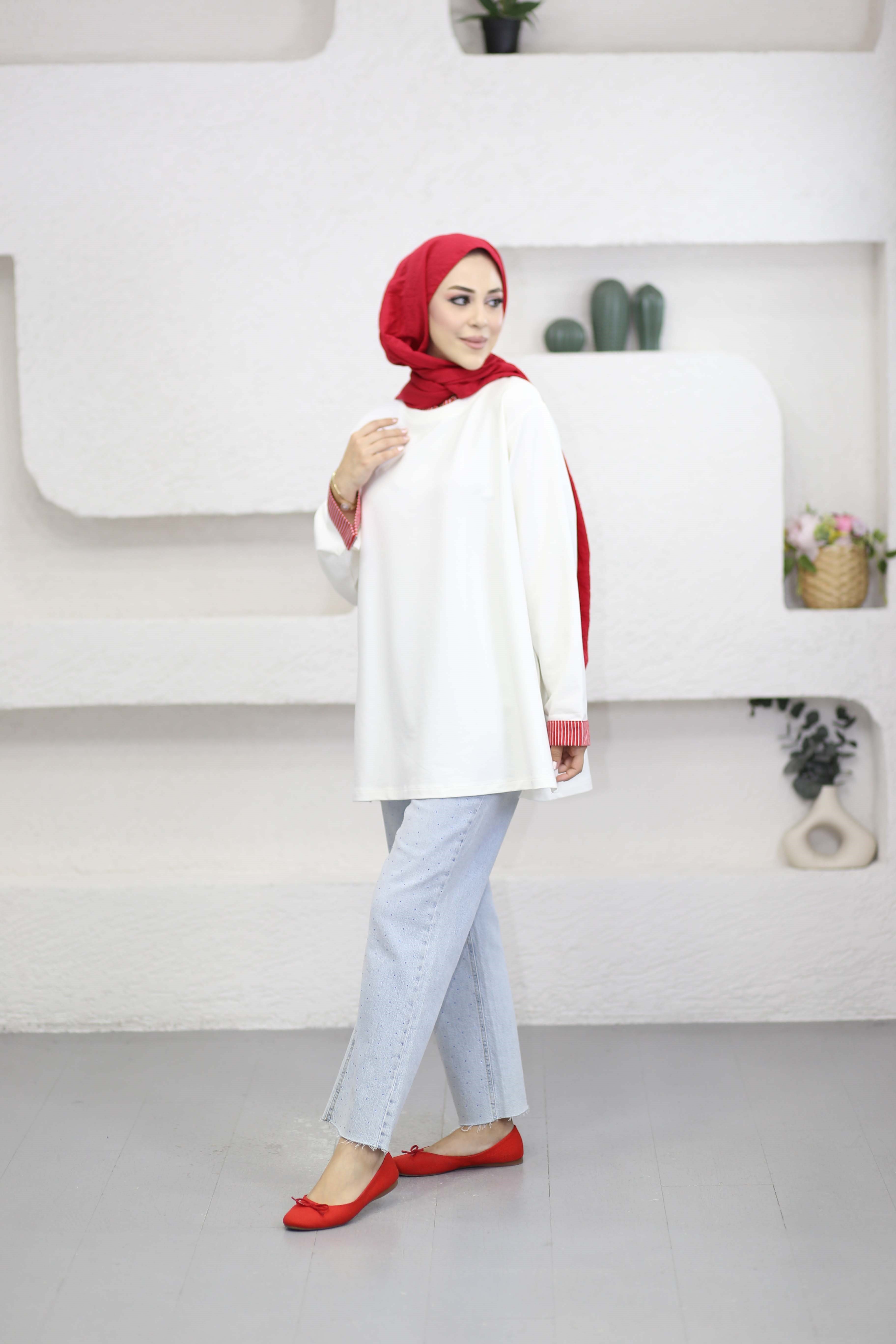 Yaka Ve Kolları Çizgili Garnili Sweat Beyaz 3521
