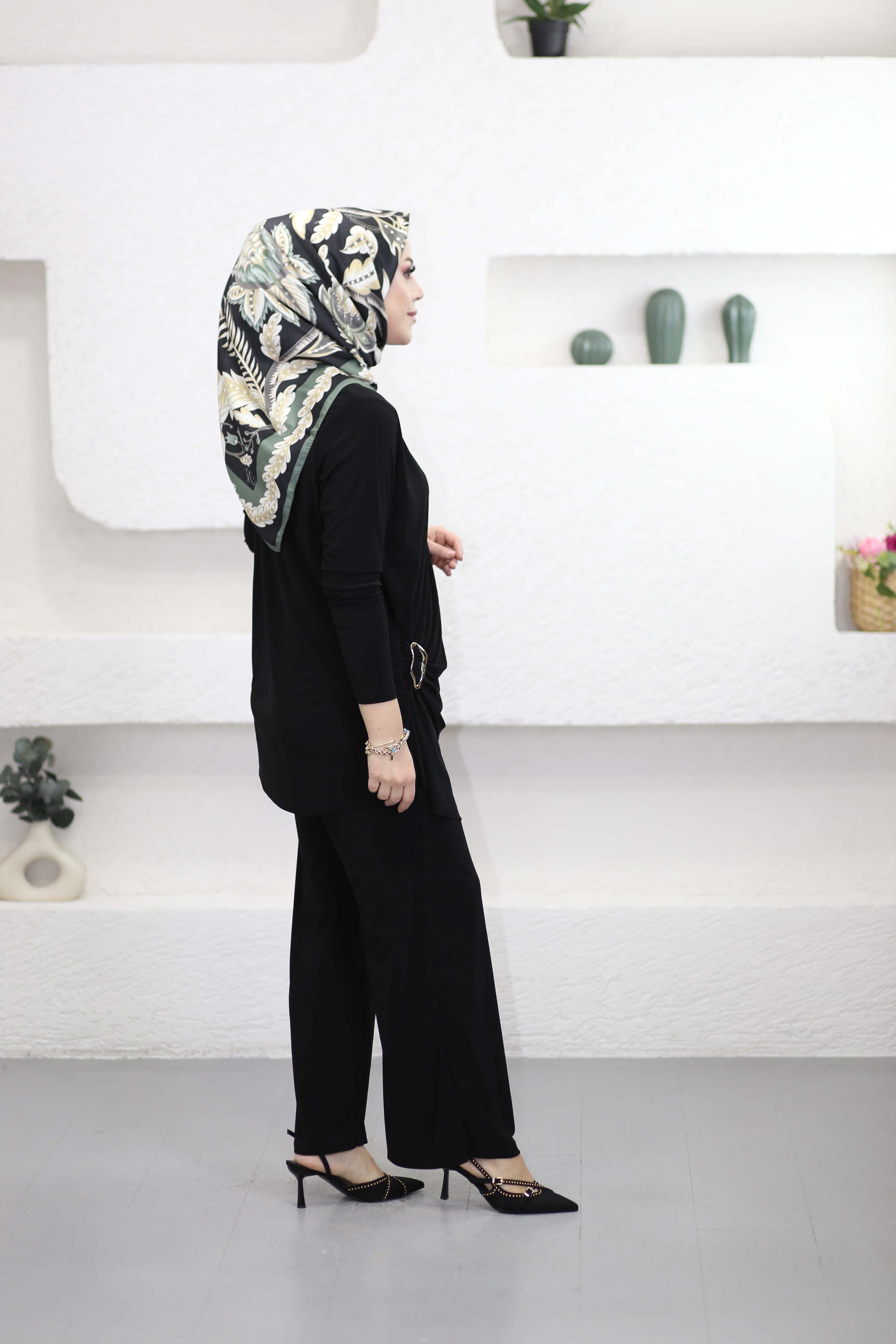 Yanı Toka Büzgülü Pantolonlu Takım Siyah 4225