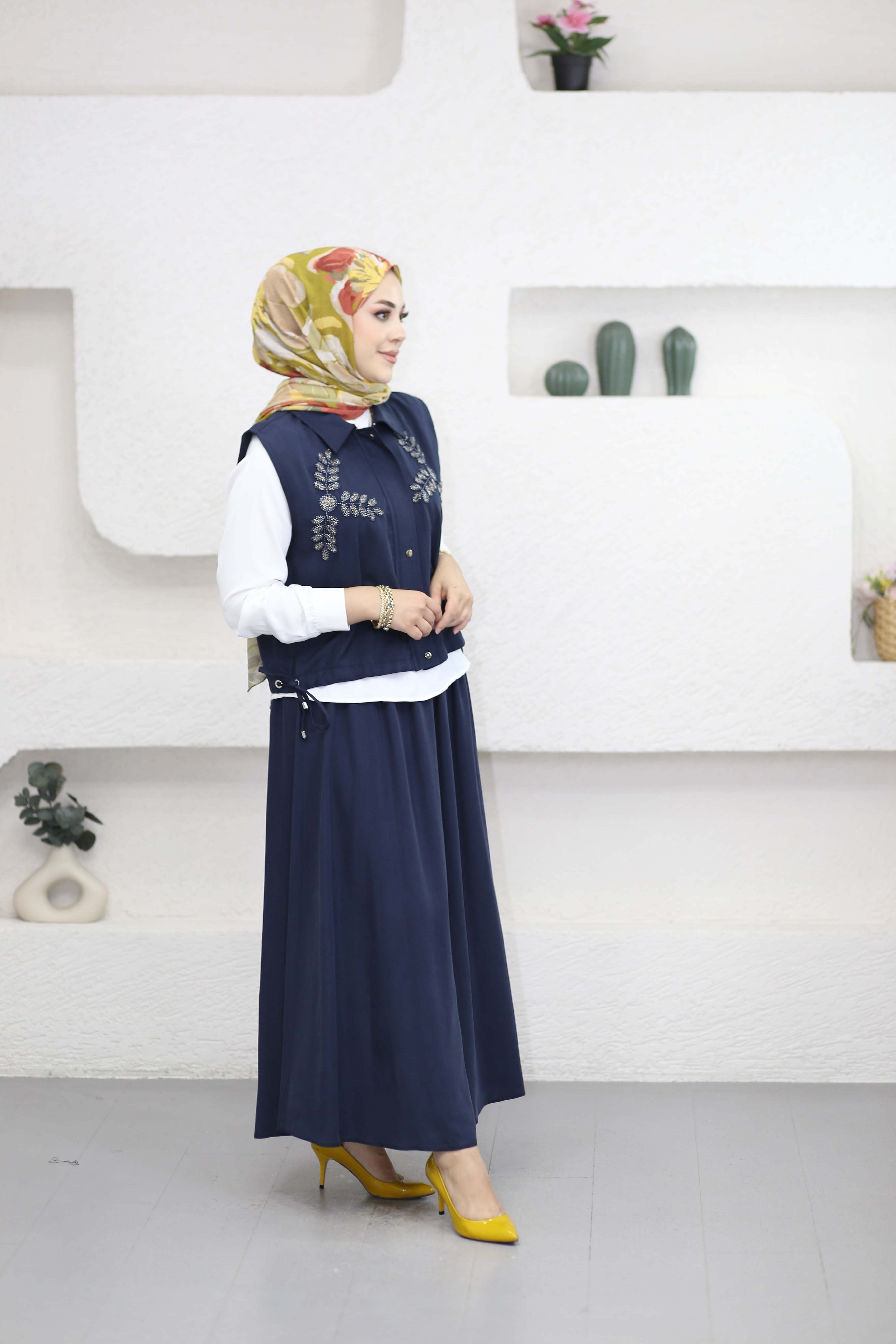 İşlemeli Yelekli Takım Lacivert 3550