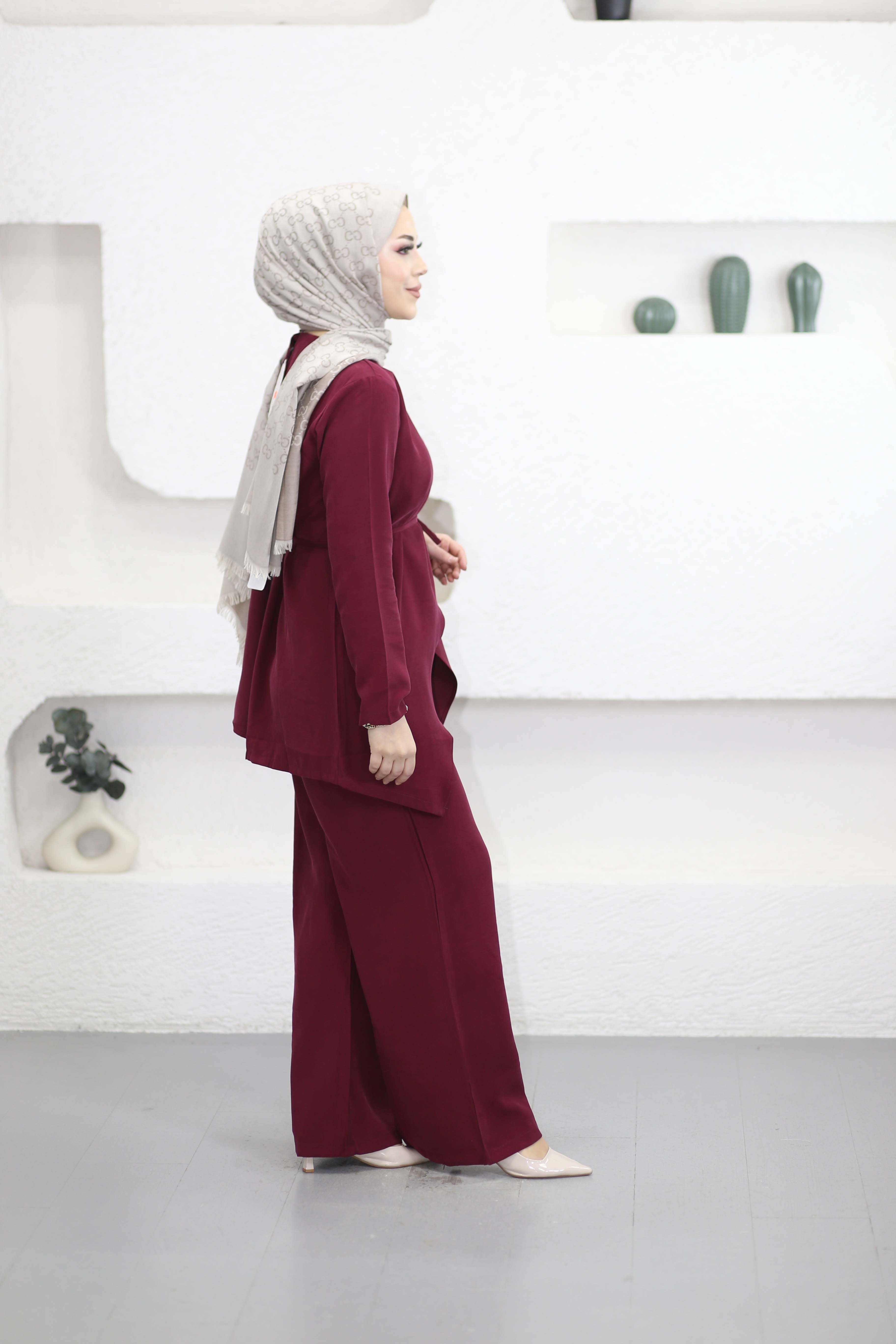 Güneş Broşlu Çapraz Takım Bordo 013