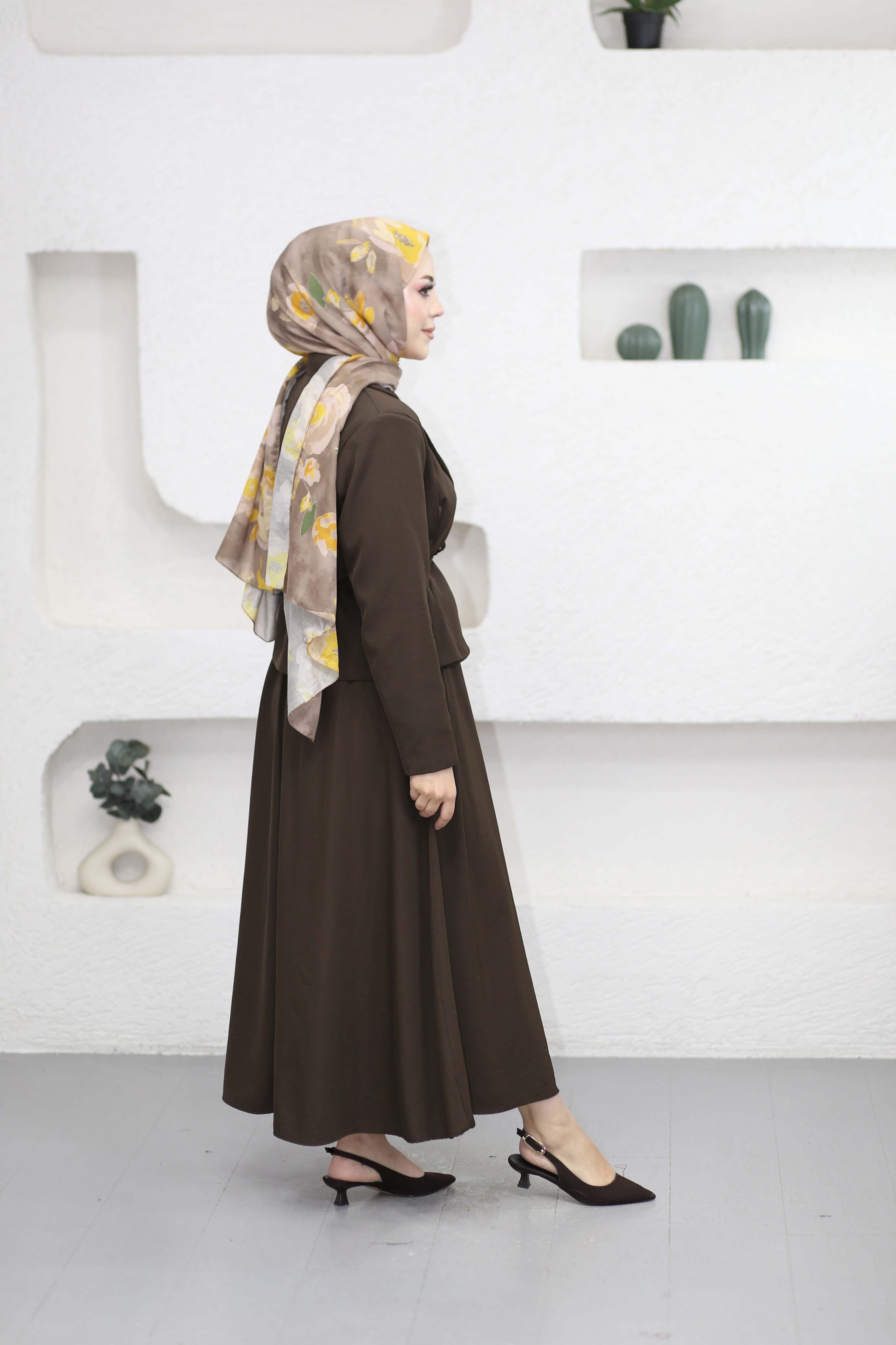 Sara Belden Oturtmalı Etekli Takım Kahverengi 8682