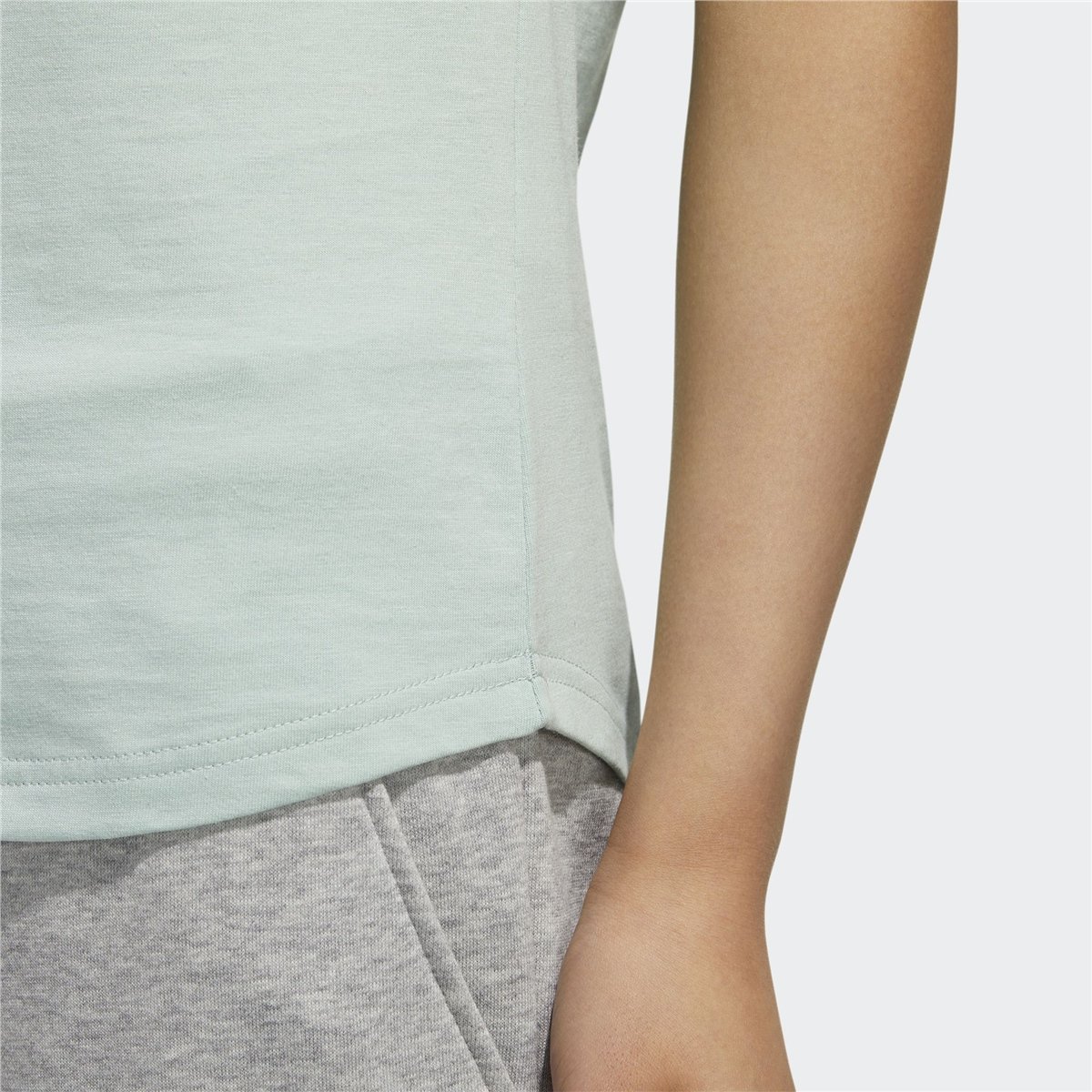 adidas Brilliant Basics Kadın Tişört