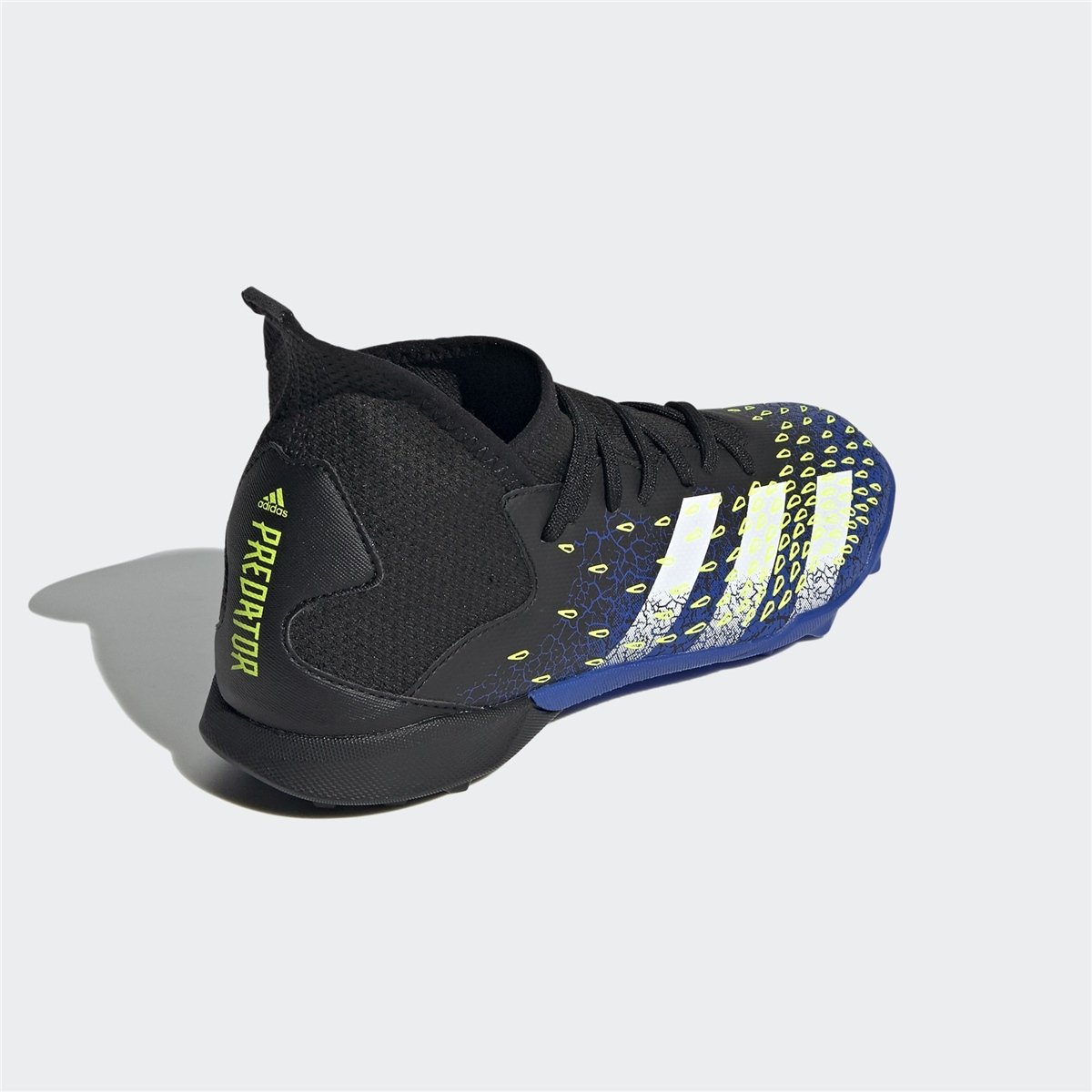 adidas Predator Freak.3 Halı Saha Ayakkabısı