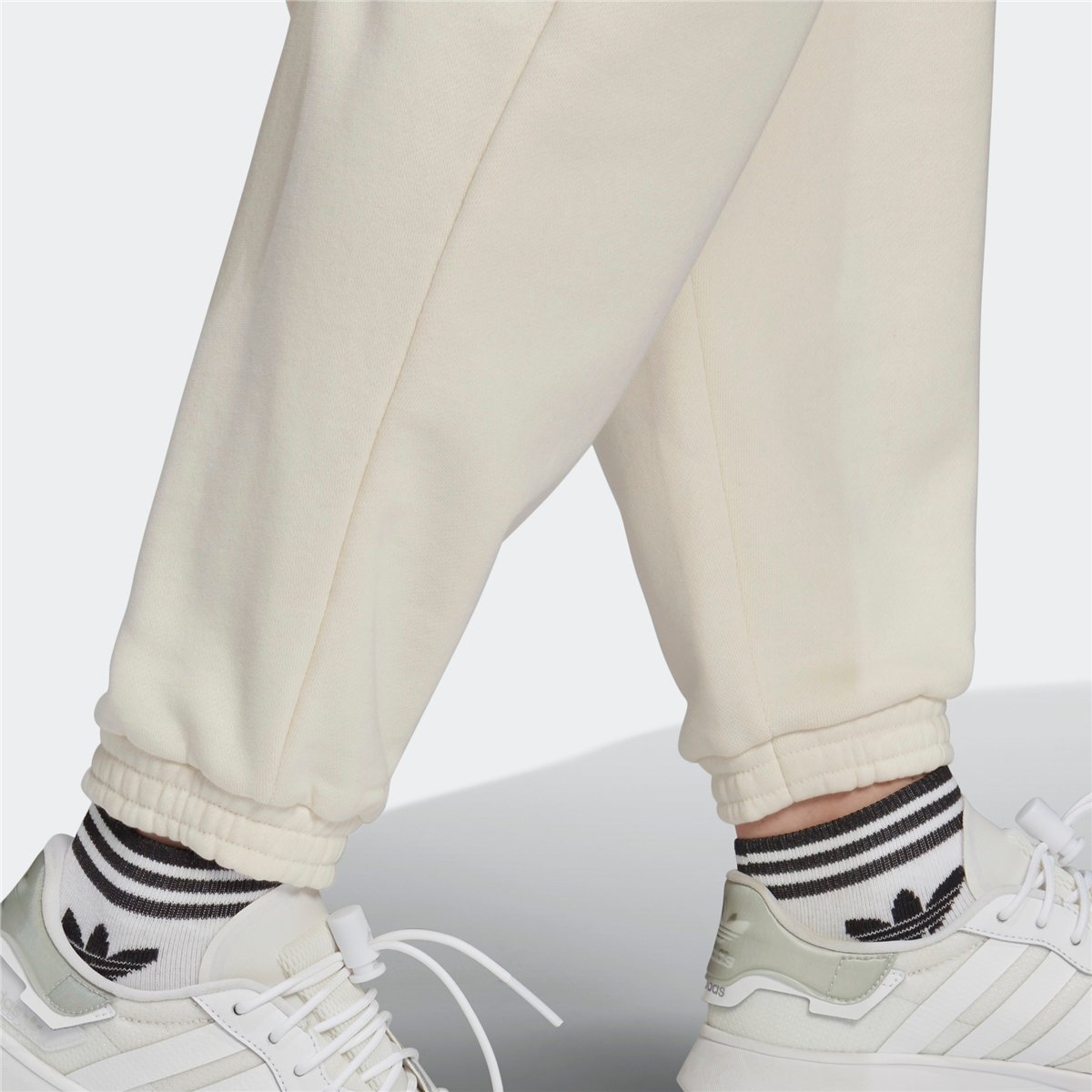 adidas Relaxed Jogger Kadın Eşofman Altı