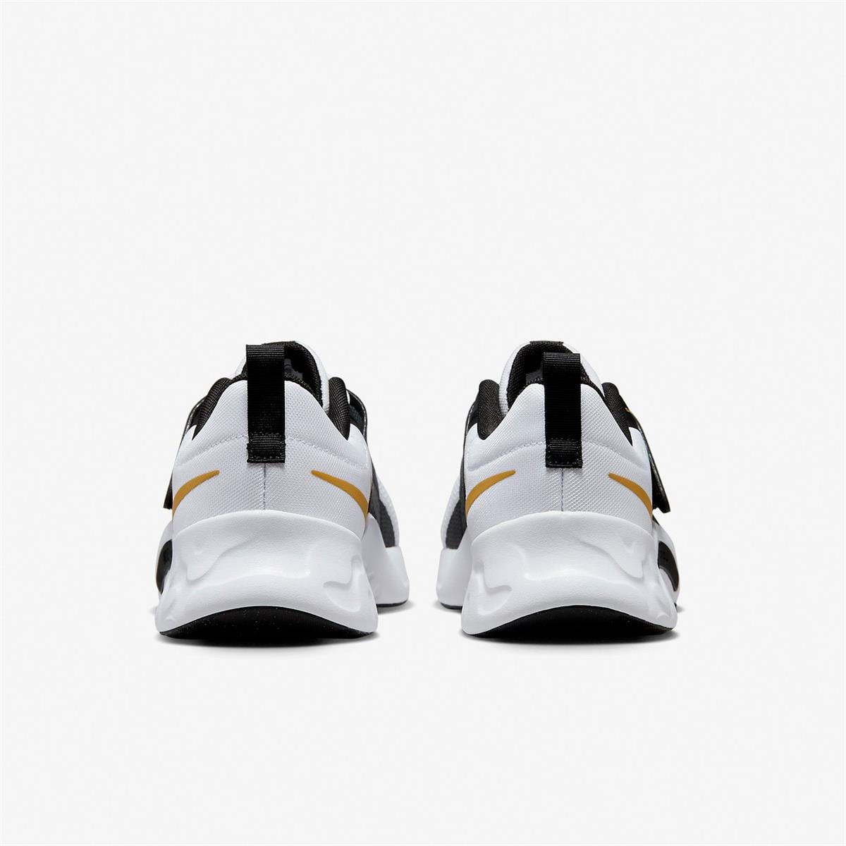 M NIKE RENEW RETALIATION 4 - ORANJ