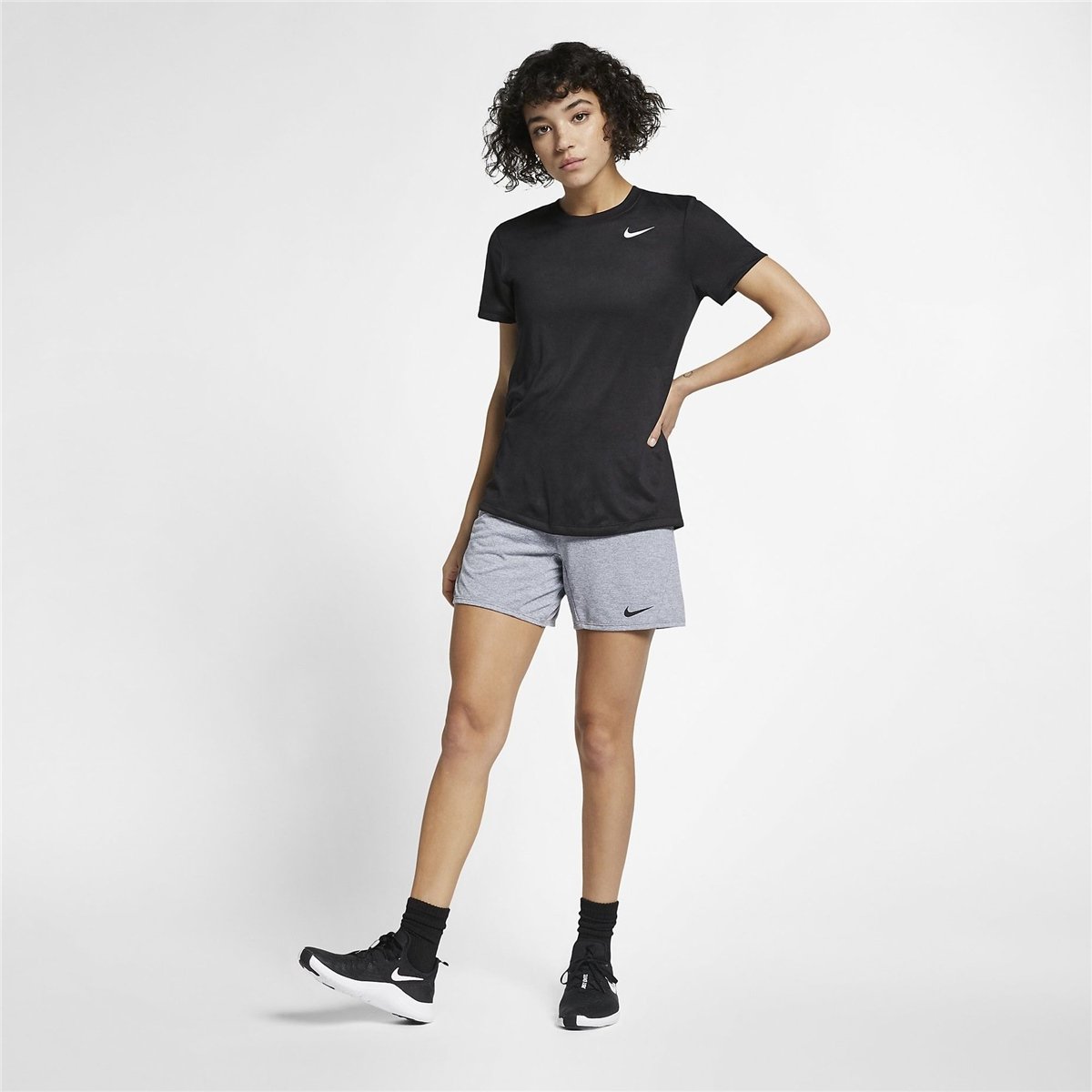 Nike Dri-FIT Legend Crew Kadın Tişört